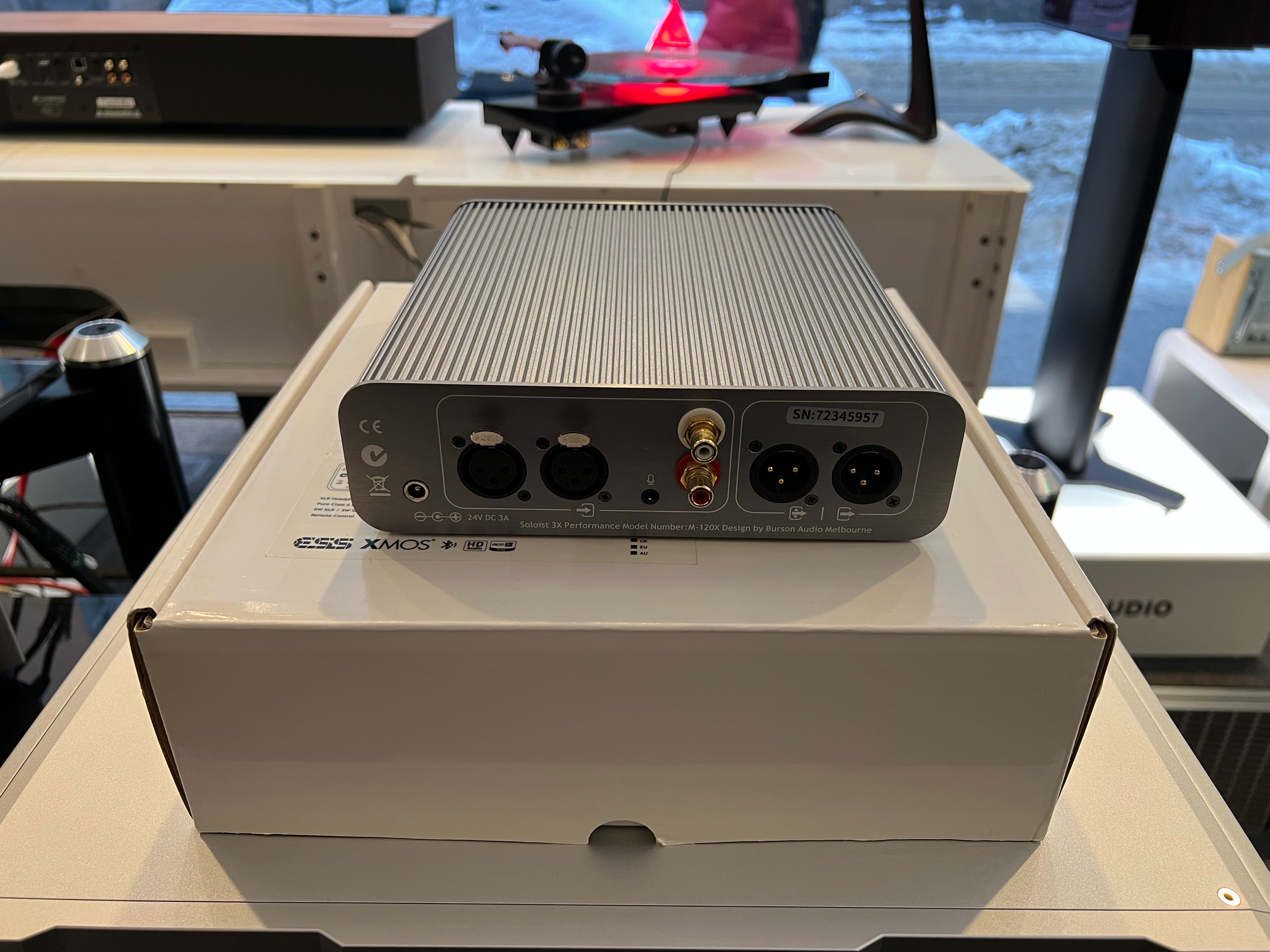 Burson Audio Soloist 3X Performance kuulokevahvistin + Super Charger 3A virtalähde, vaihtolaite