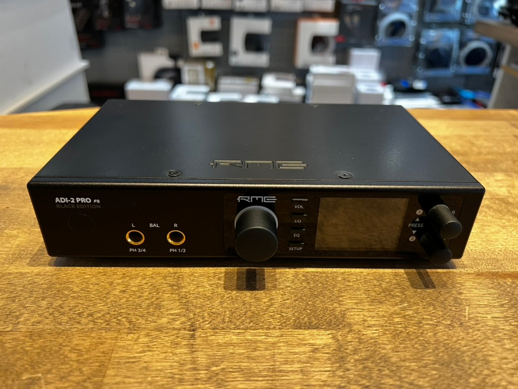 RME ADI-2 Pro FS Black Edition, vaihtolaite