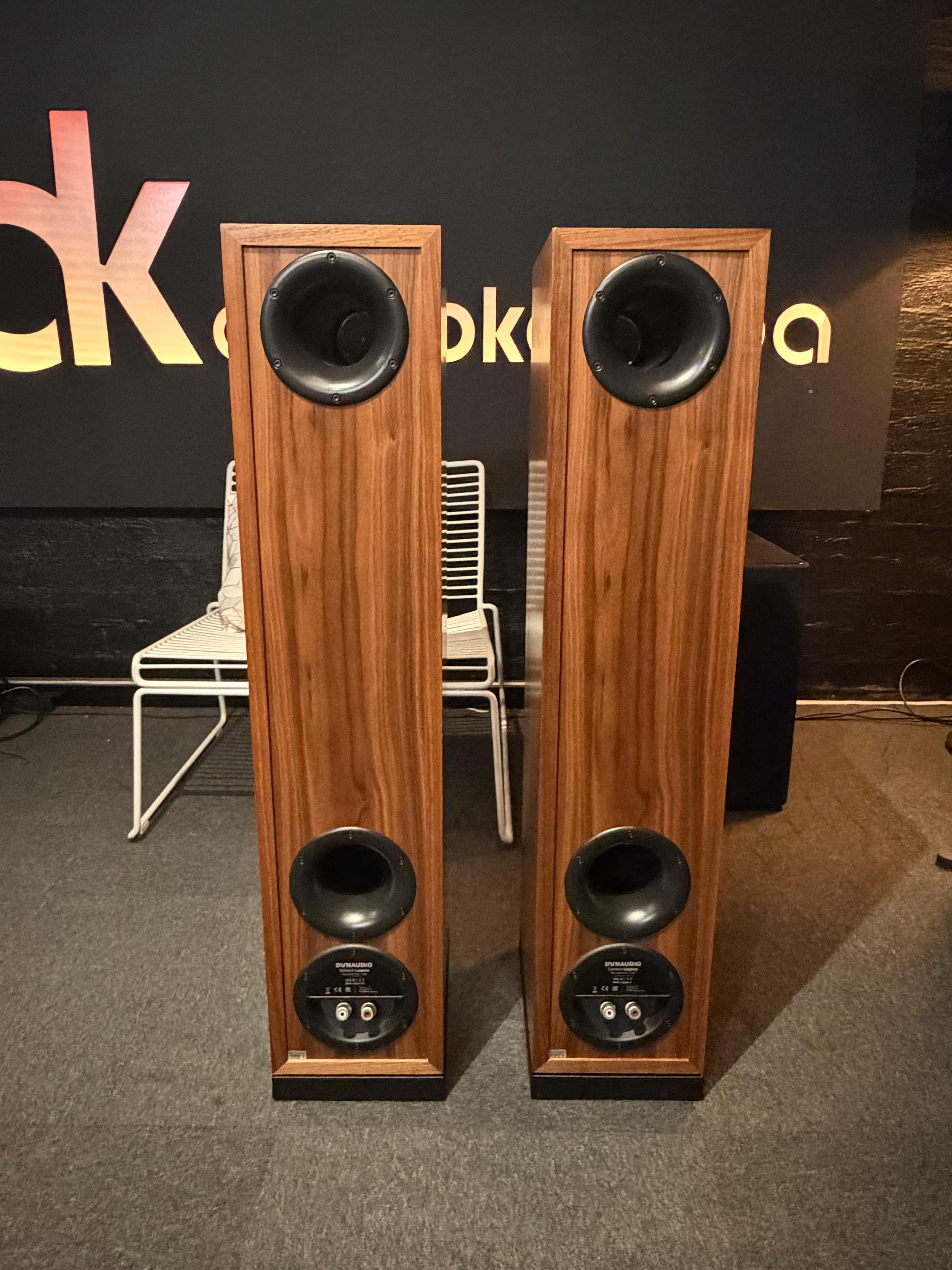 Dynaudio Contour Legacy lattiakaiutinpari, demo, Helsinki