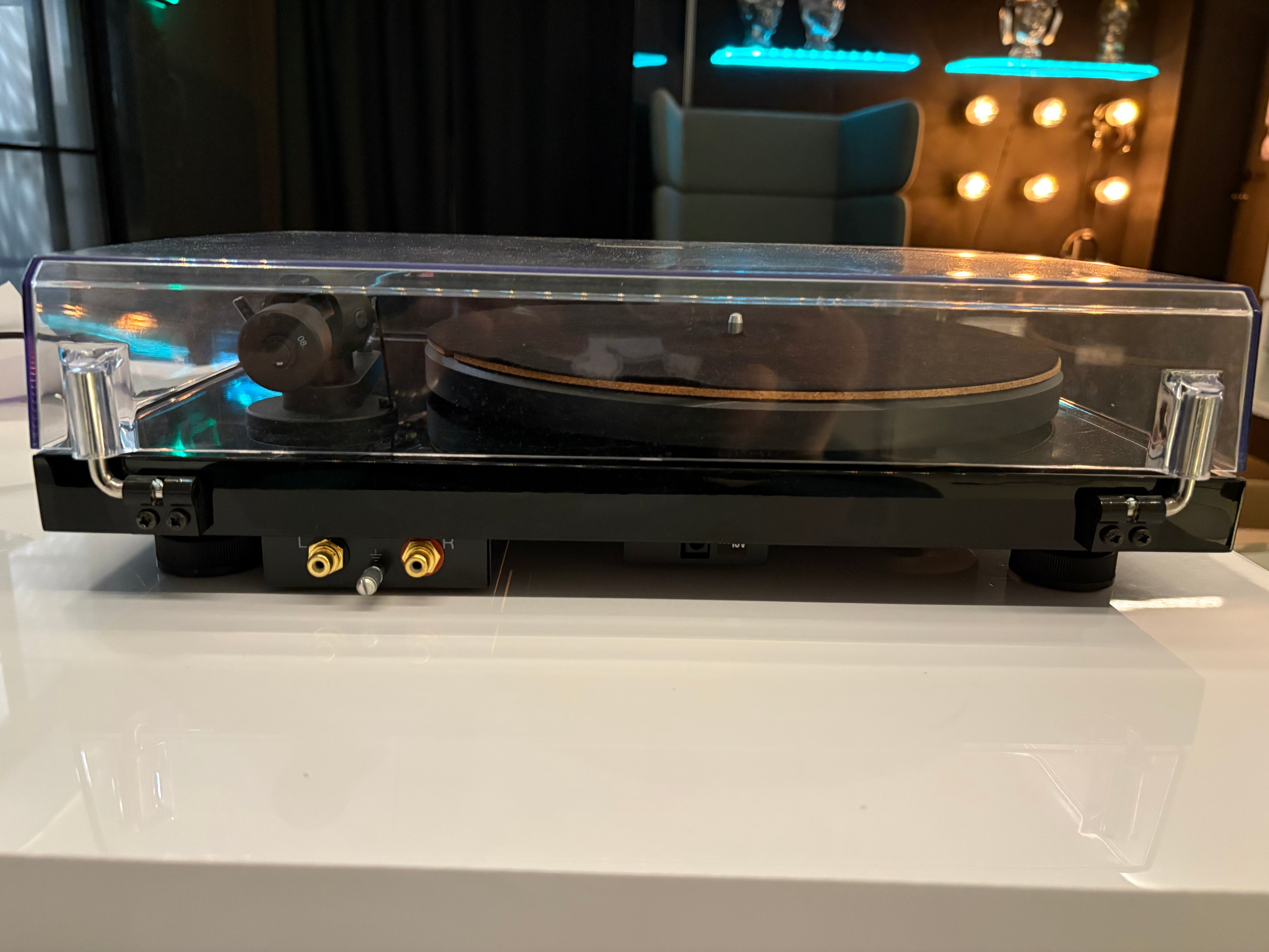 Pro-Ject Debut Carbon, vaihtolaite. Helsinki