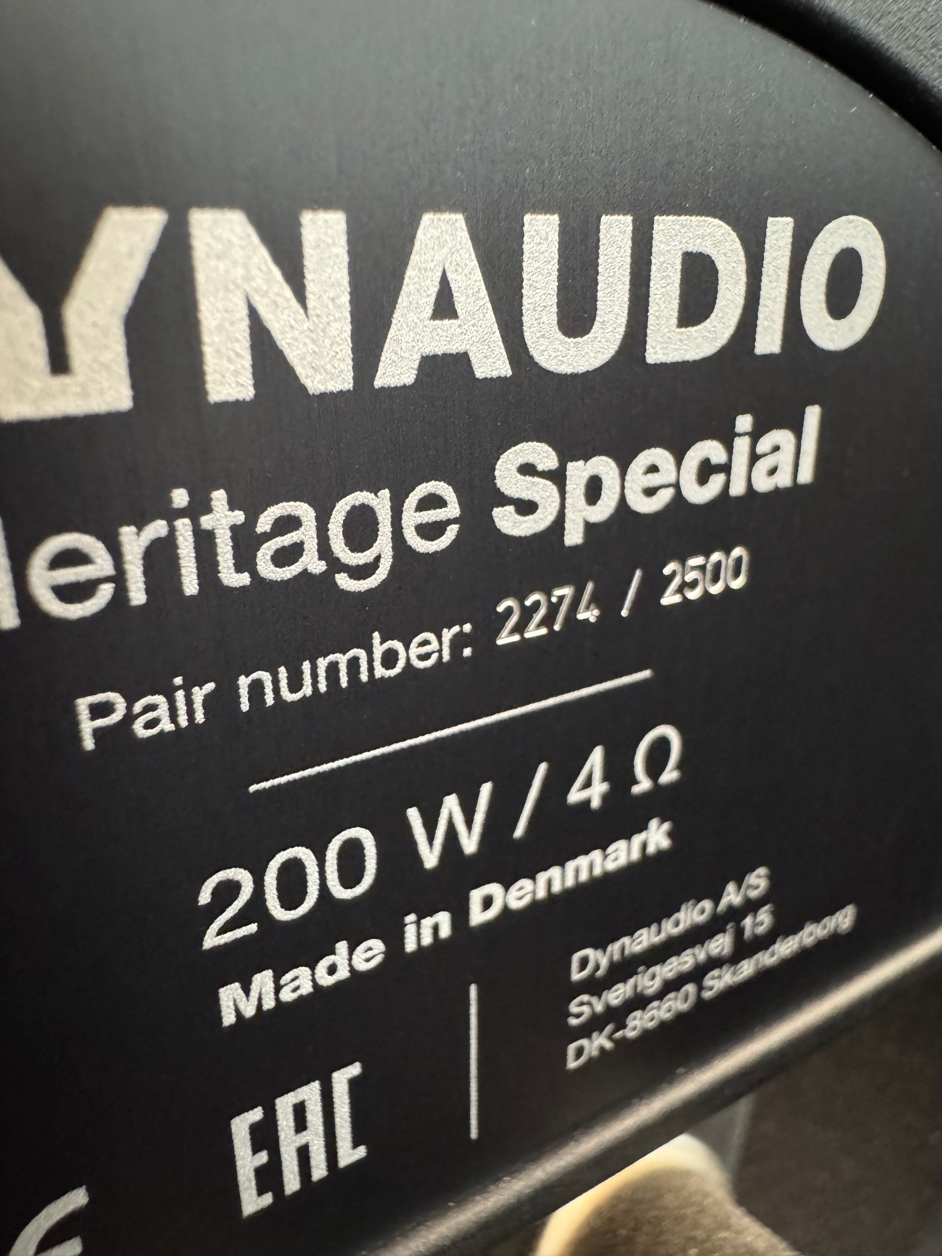 Dynaudio Heritage Special + Stand 20 jalustat + IsoAcoustics Gaia III tassut, vaihtopari