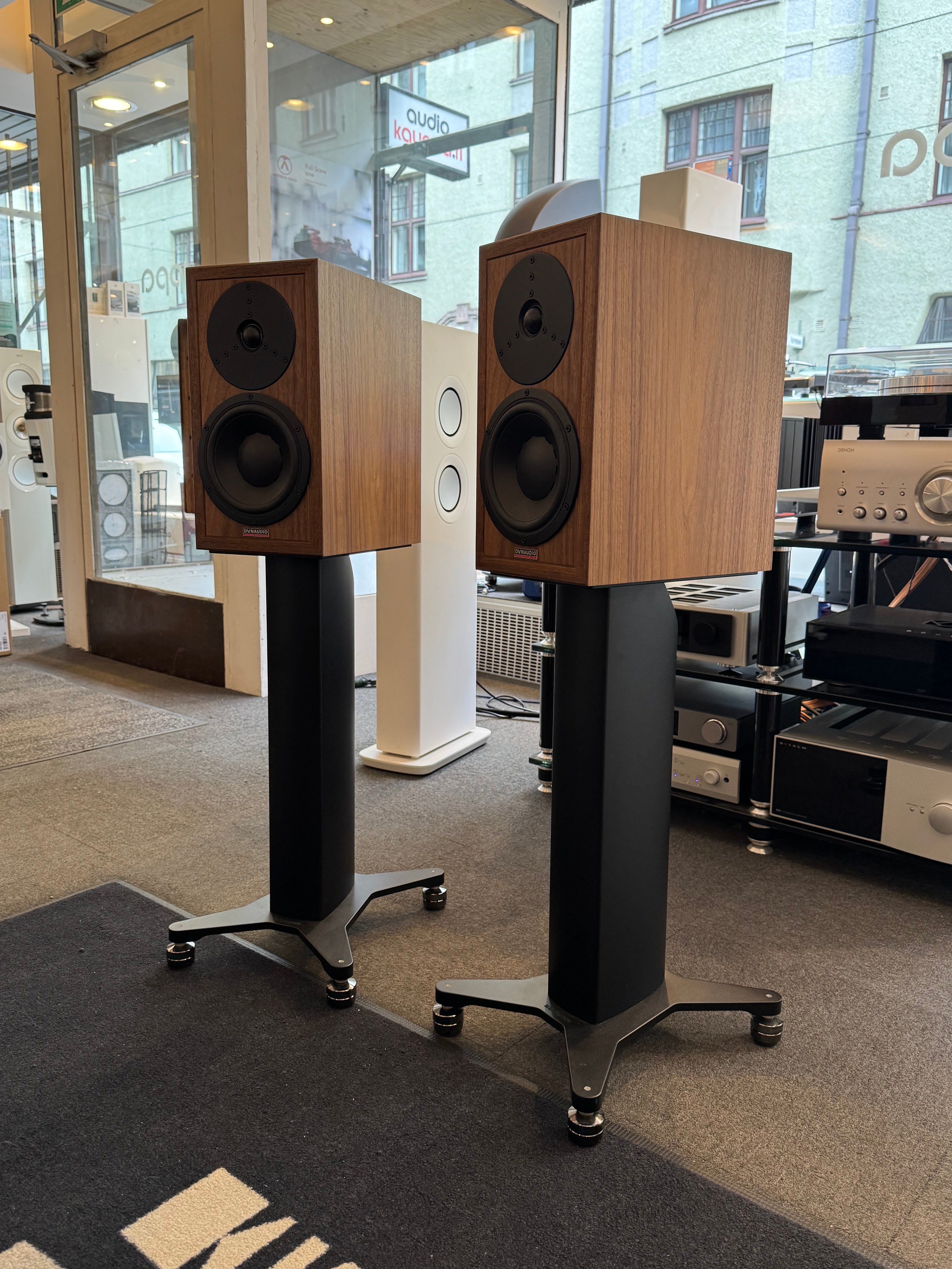 Dynaudio Heritage Special + Stand 20 jalustat + IsoAcoustics Gaia III tassut, vaihtopari