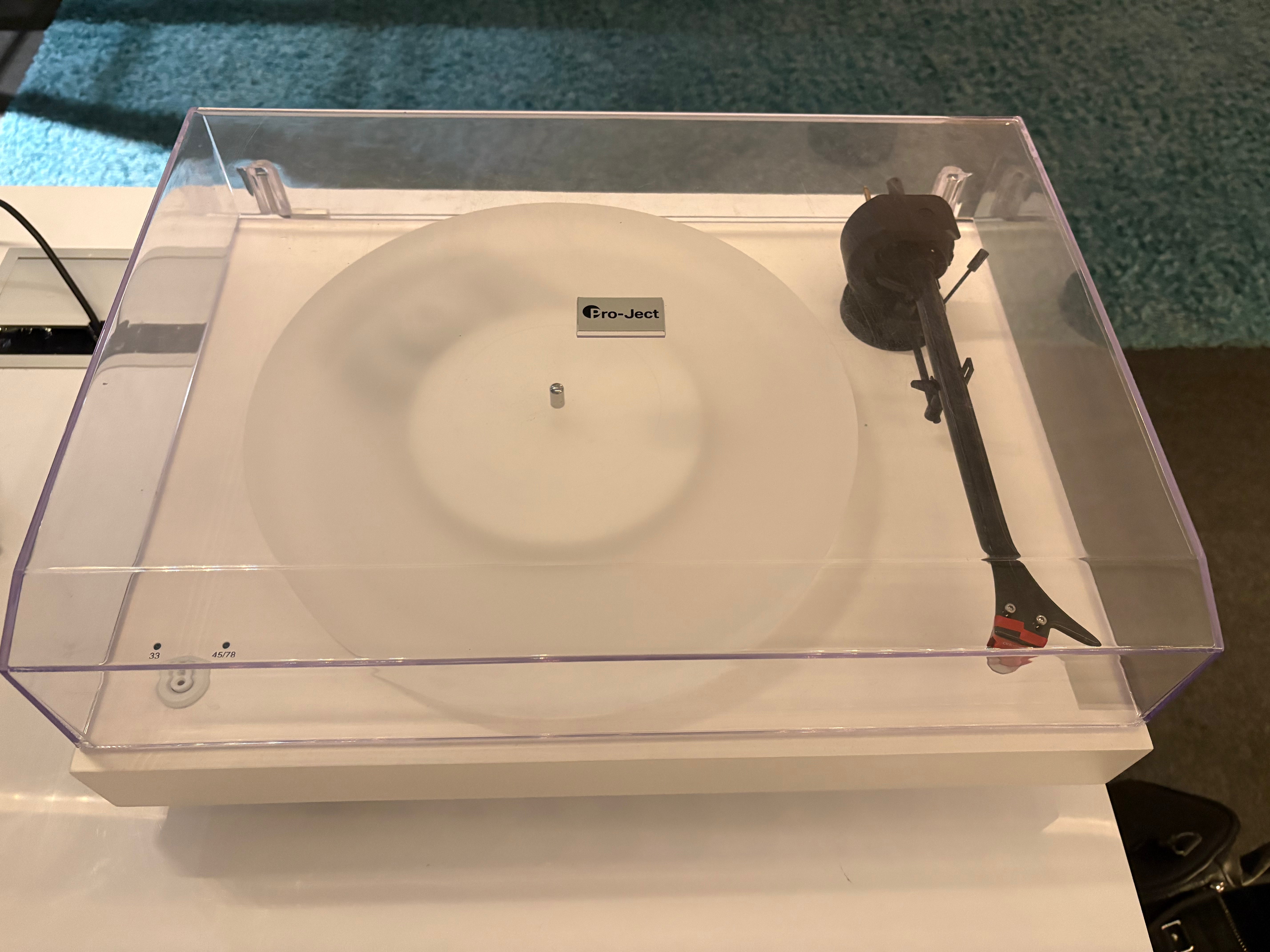 Pro-Ject X2 B levysoitin, Ortofon Quintet Red äänirasia, demo