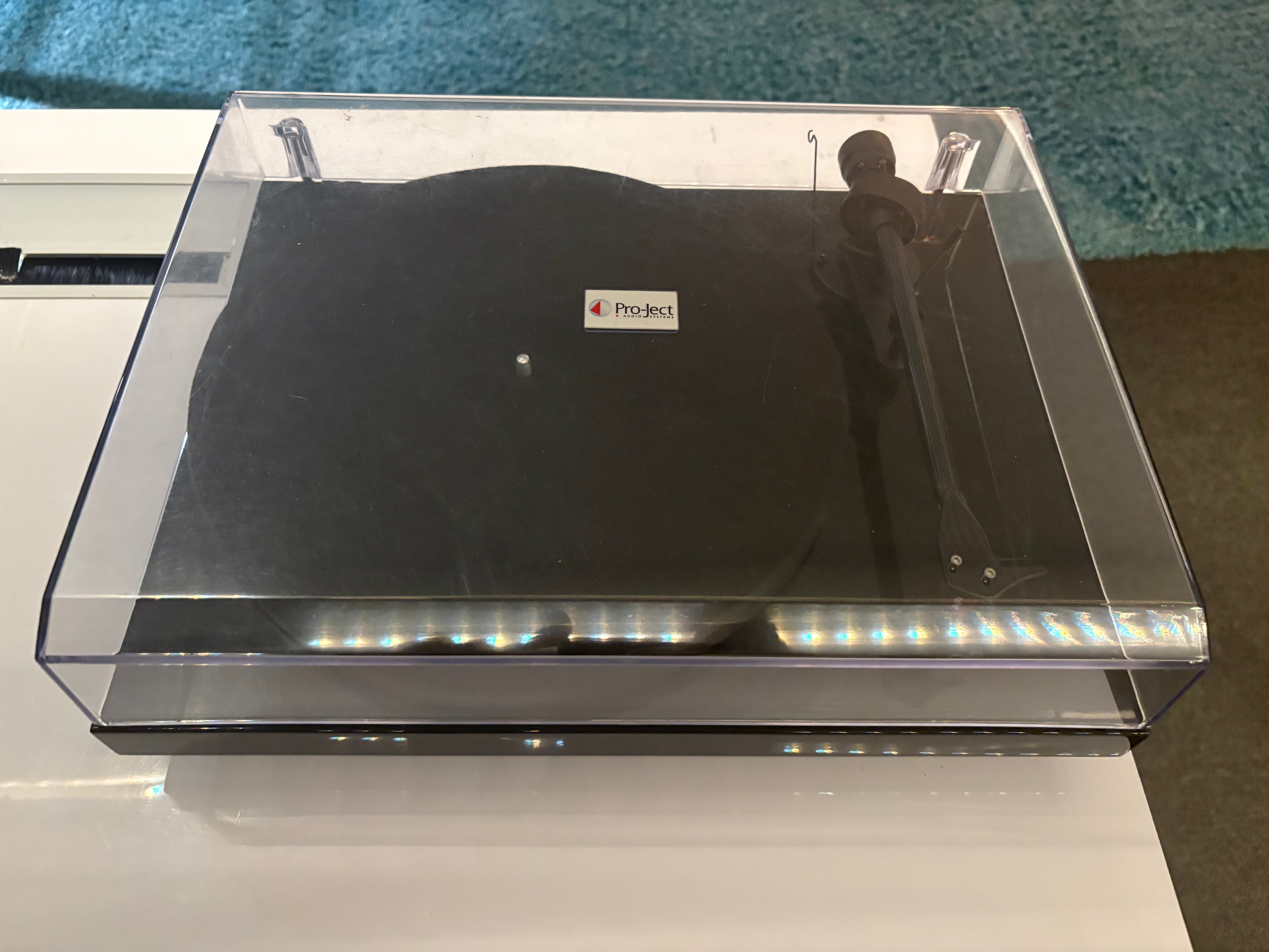 Pro-Ject Debut Carbon, vaihtolaite. Helsinki