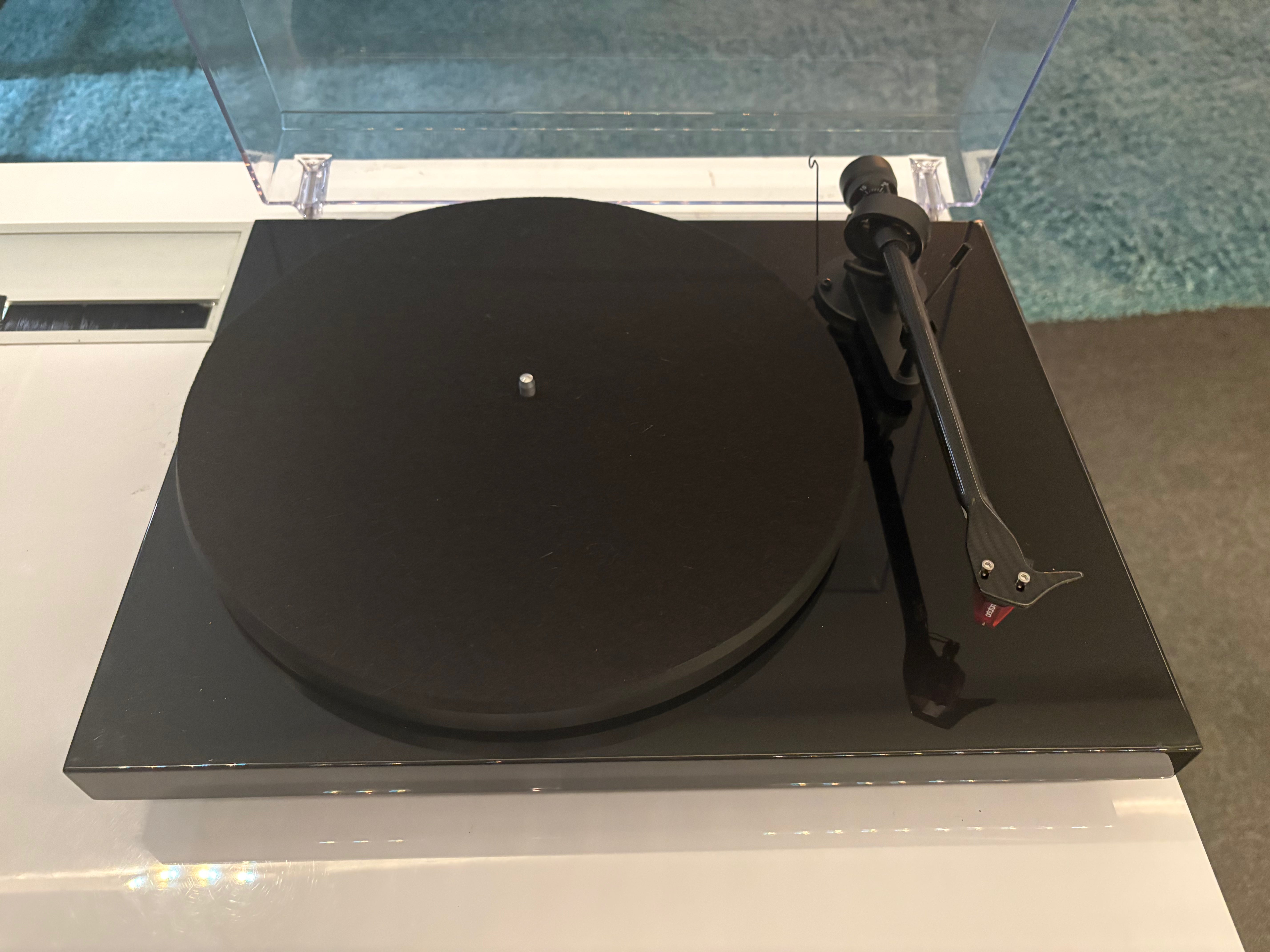 Pro-Ject Debut Carbon, vaihtolaite. Helsinki