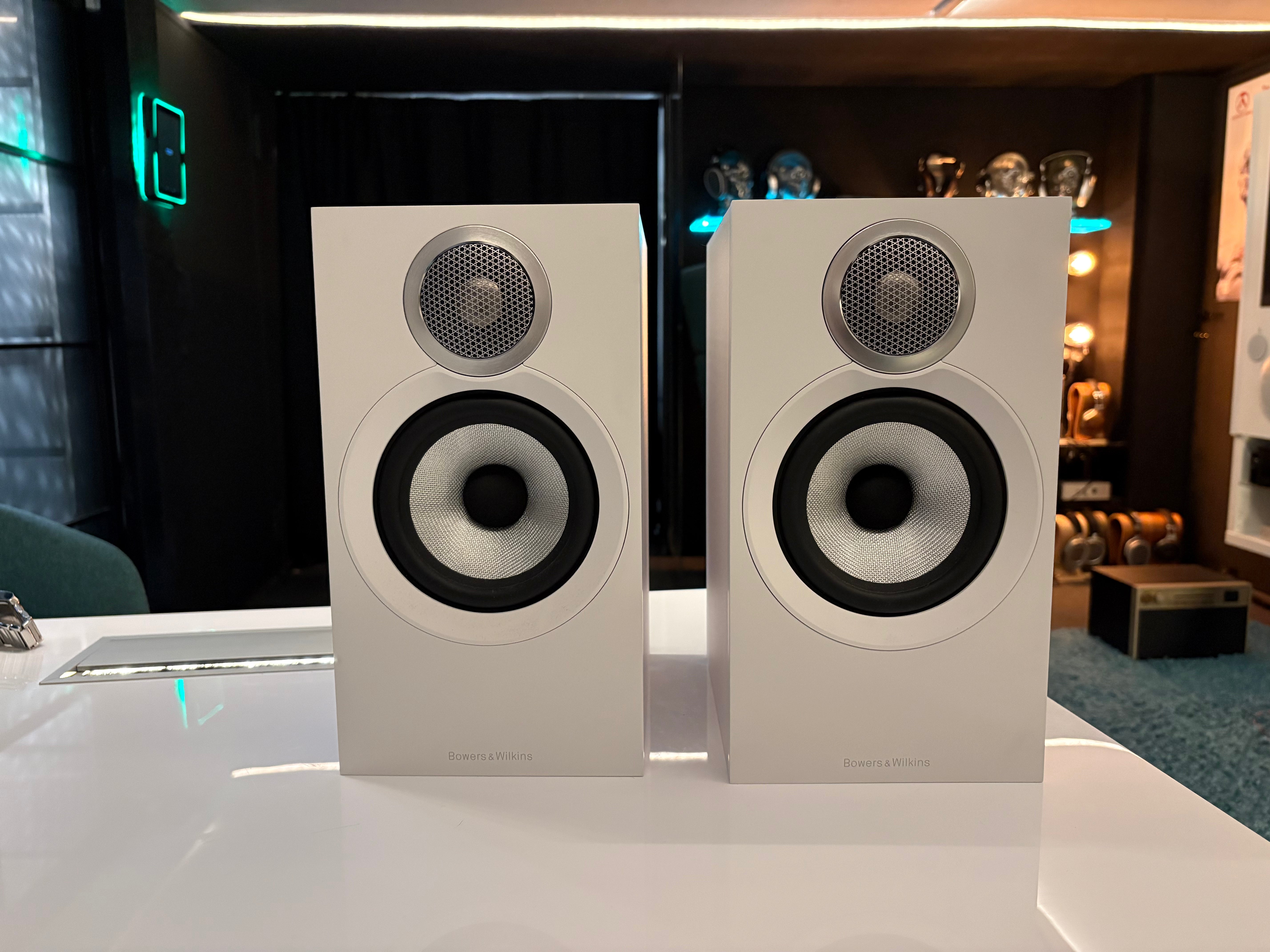 Bowers &amp; Wilkins 607 S3 pair of pedestal speakers