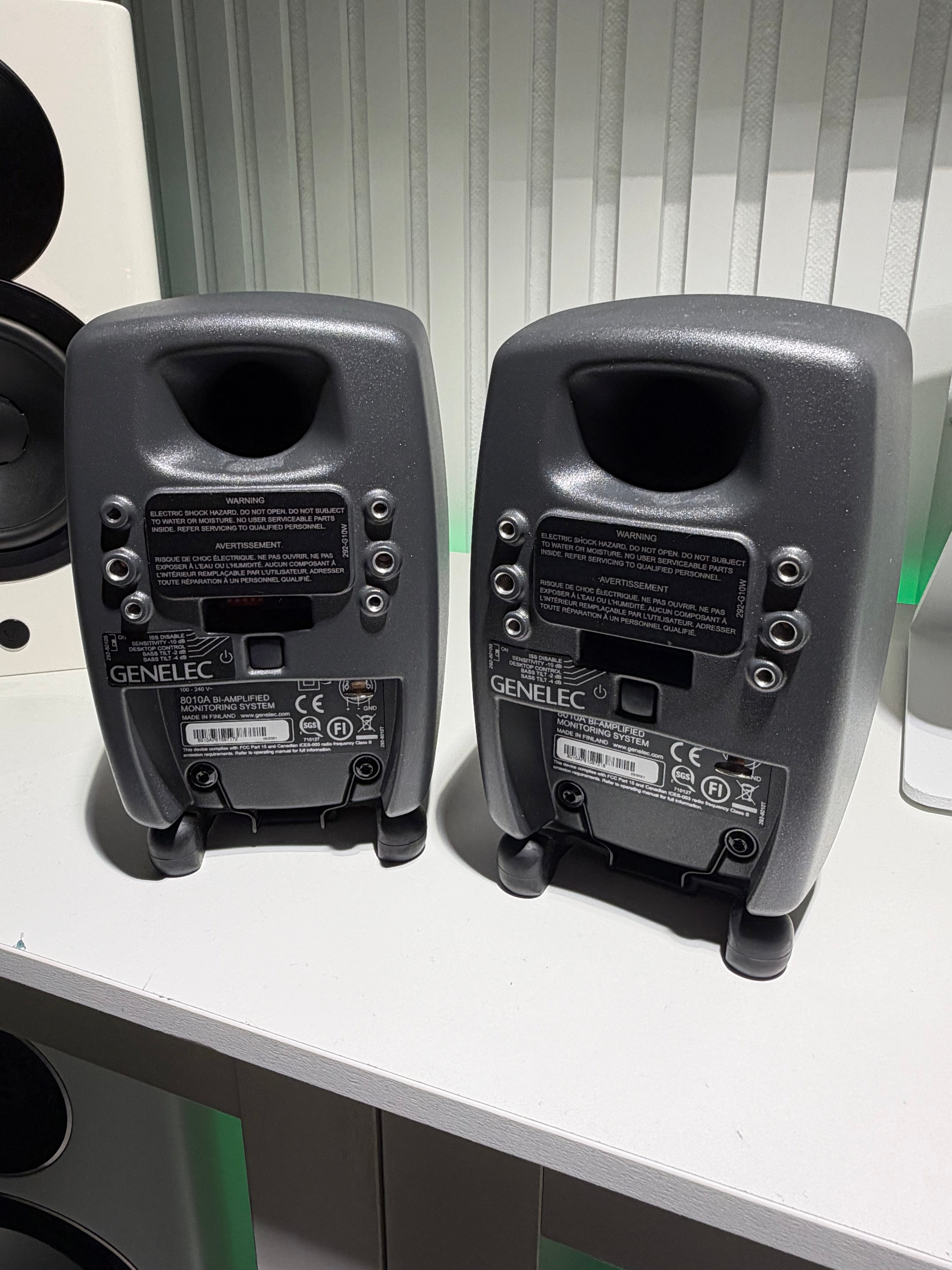 Genelec 8010A vaihtopari, harmaa