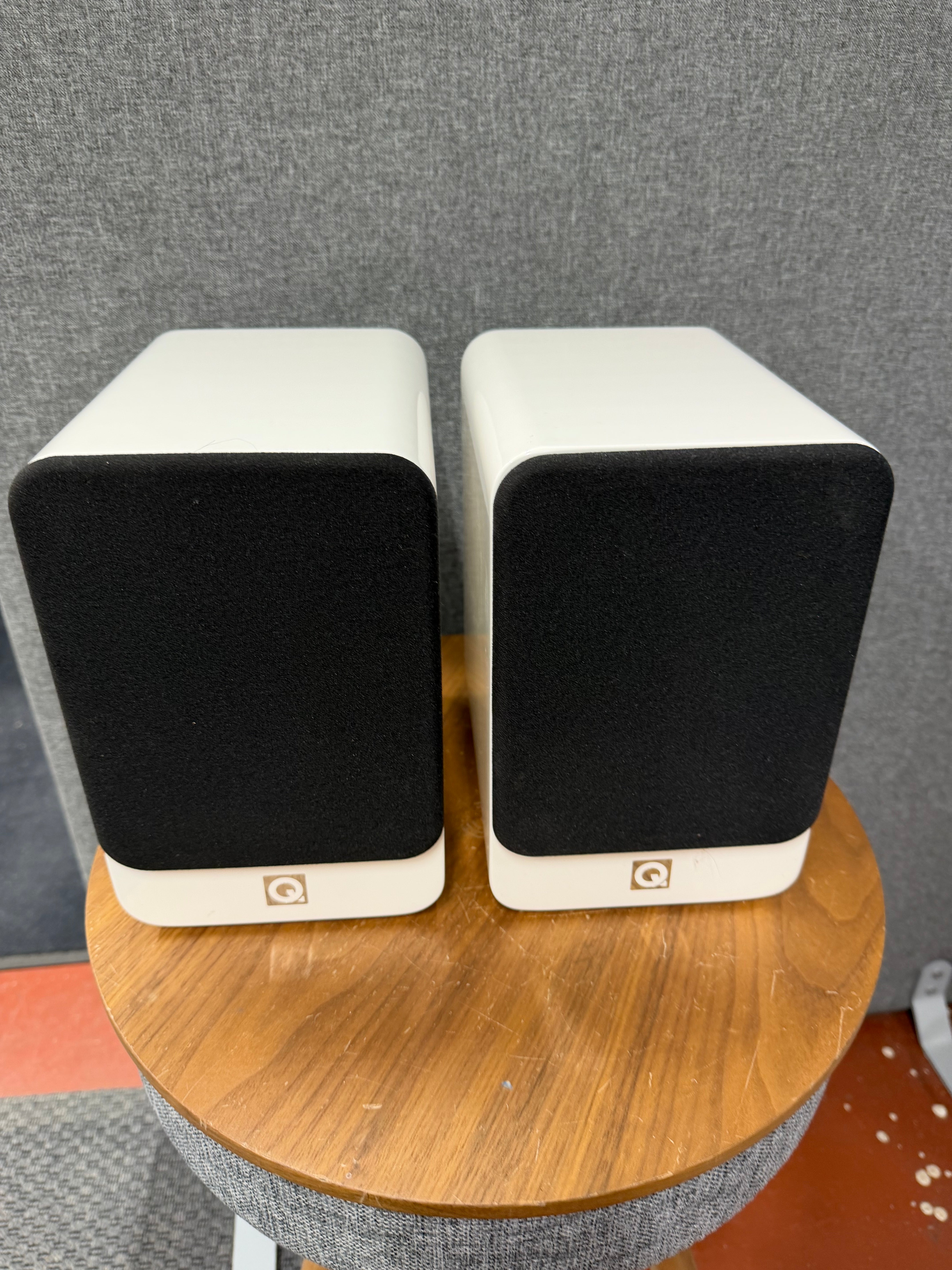 Q acoustics 2010i valkoinen vaihtopari, siisti kunto, Vantaan varasto