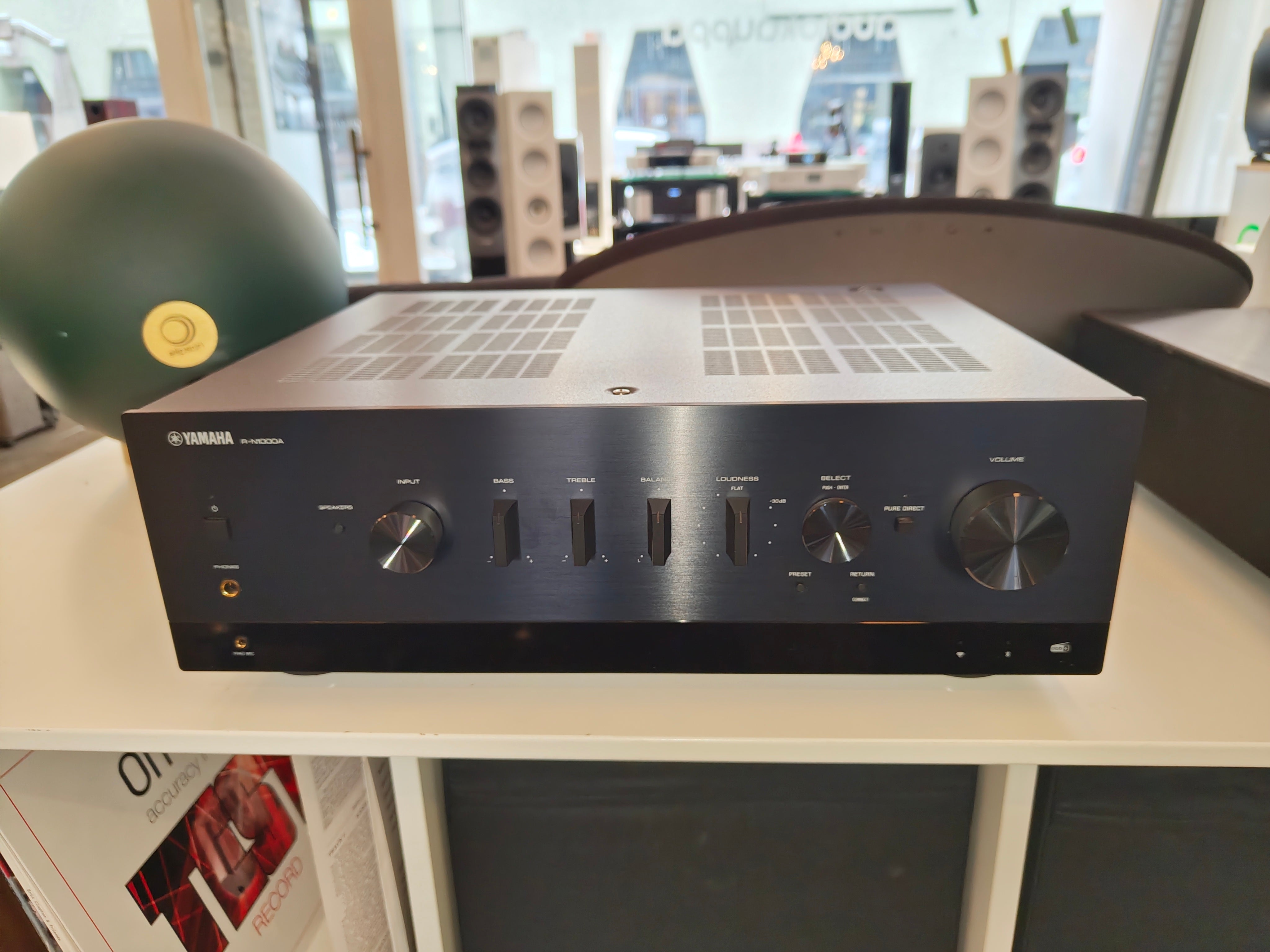 Yamaha R-N1000A verkkovahvistin, vaihtolaite