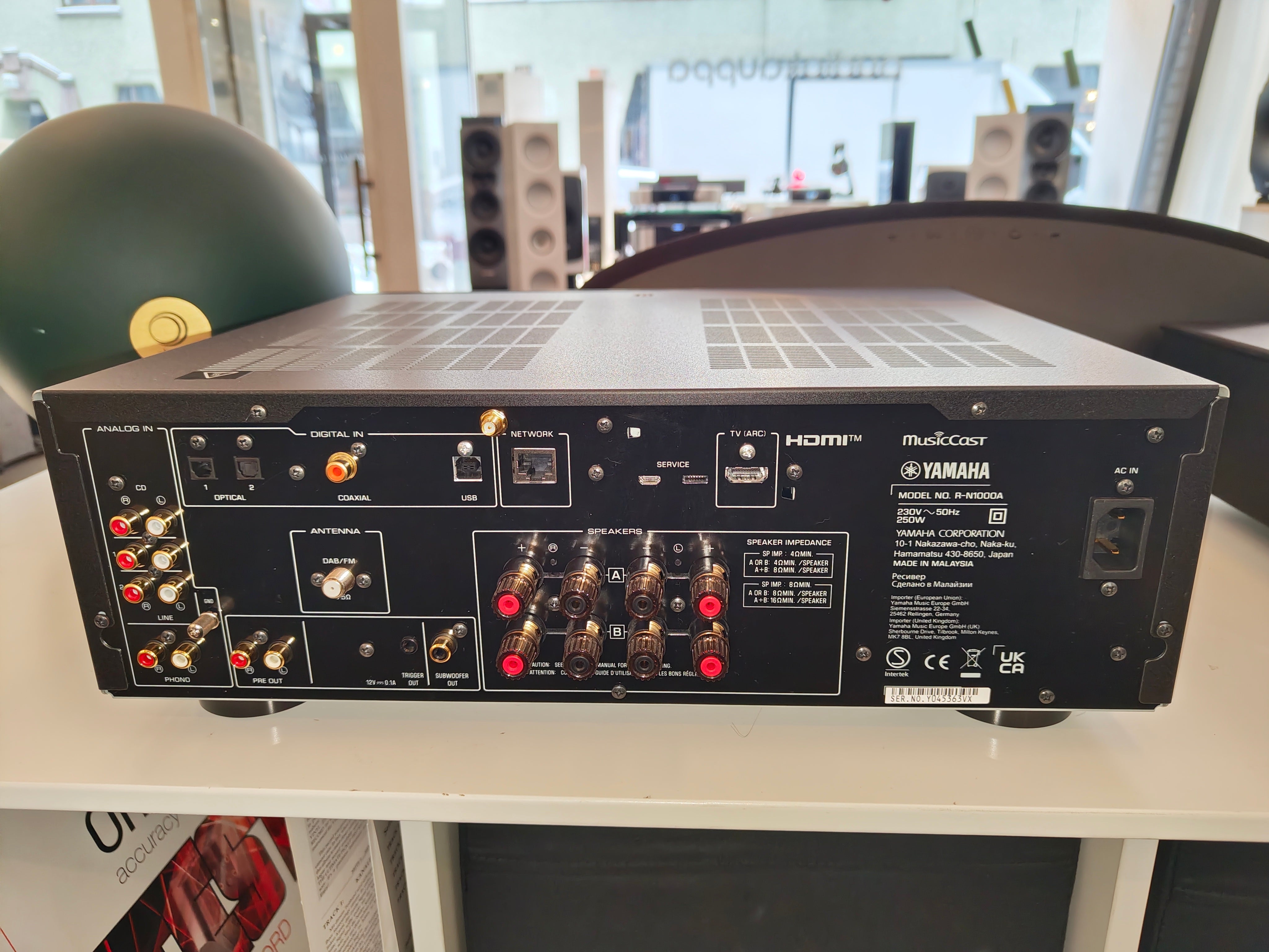 Yamaha R-N1000A verkkovahvistin, vaihtolaite