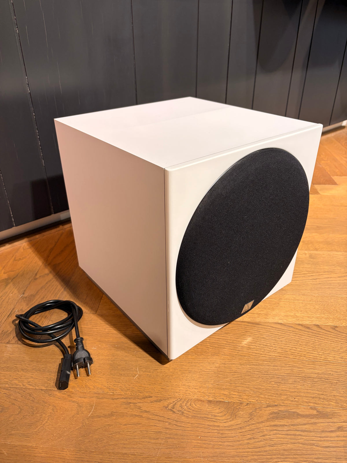 Dali SUB E-12 F -aktiivisubwoofer, valkoinen, Vaihtolaite