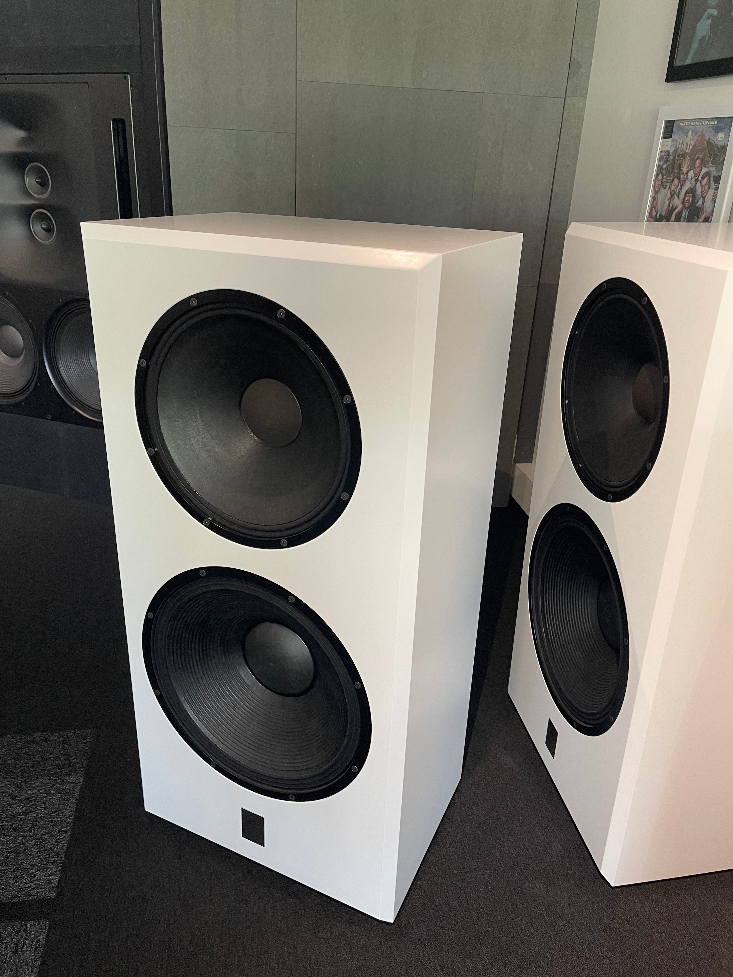 Taipu Speakers 3-way DSP active speaker pair, white demo removal Oulu