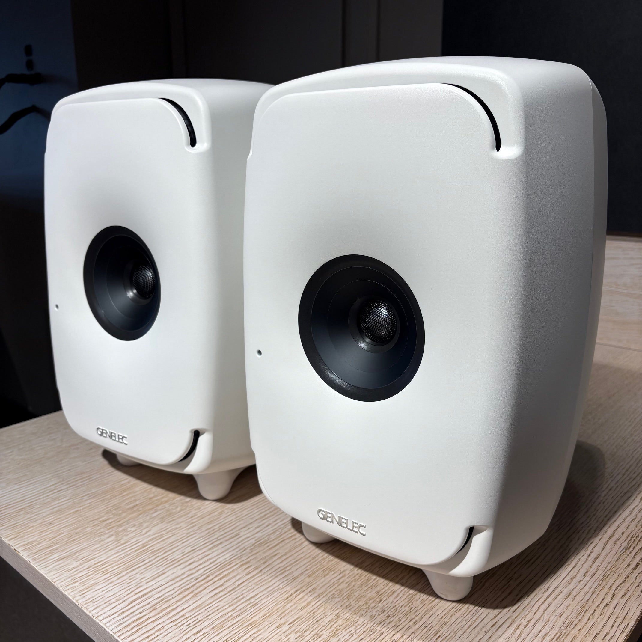 Genelec 8351B -SAM-aktiivikaiutinpari, vaihtolaite