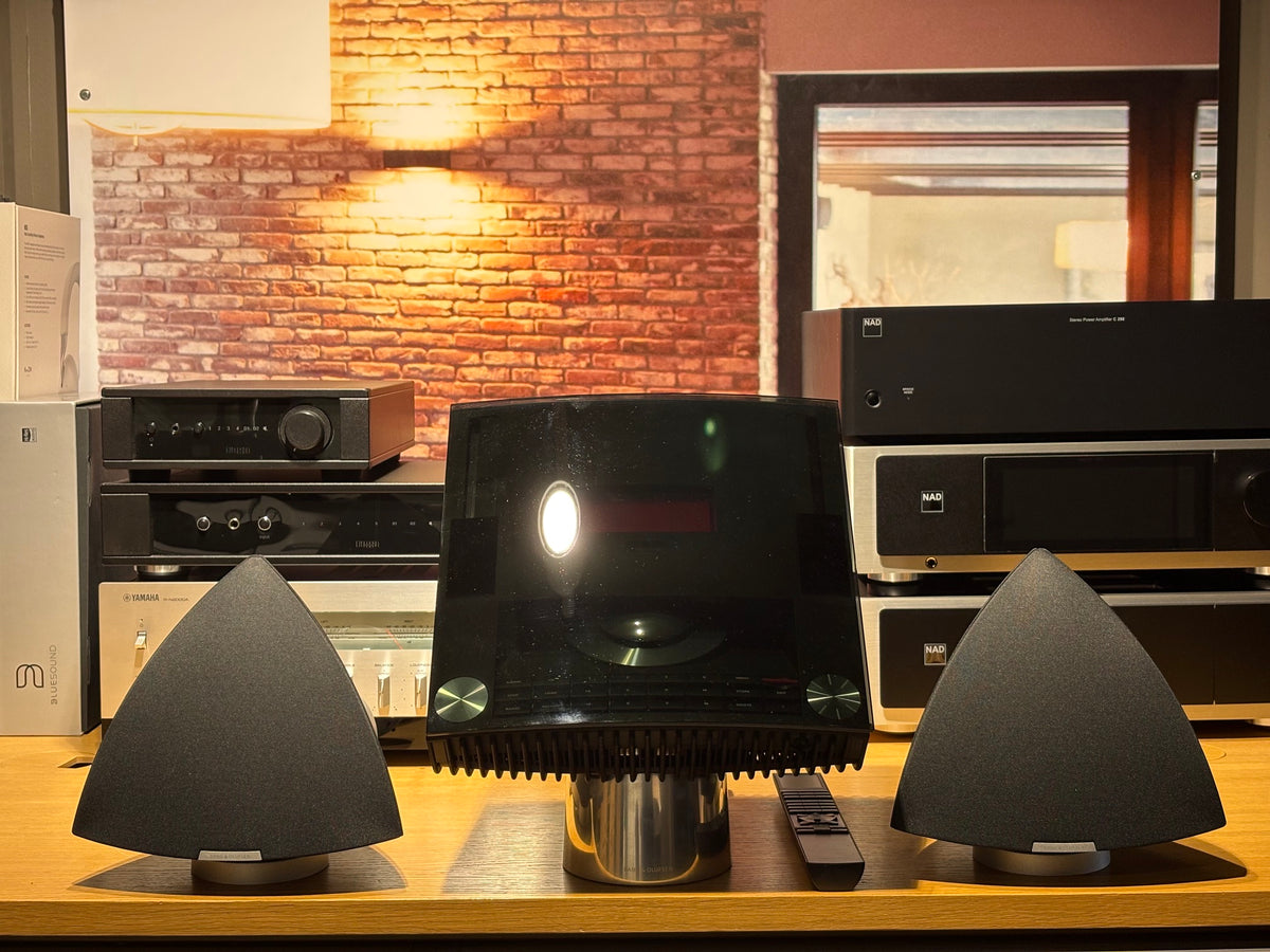 Beosound 4 stereomusiikkijärjestelmä + Beolab 4 aktiivikaiutinpari, vaihtolaite. Tampere