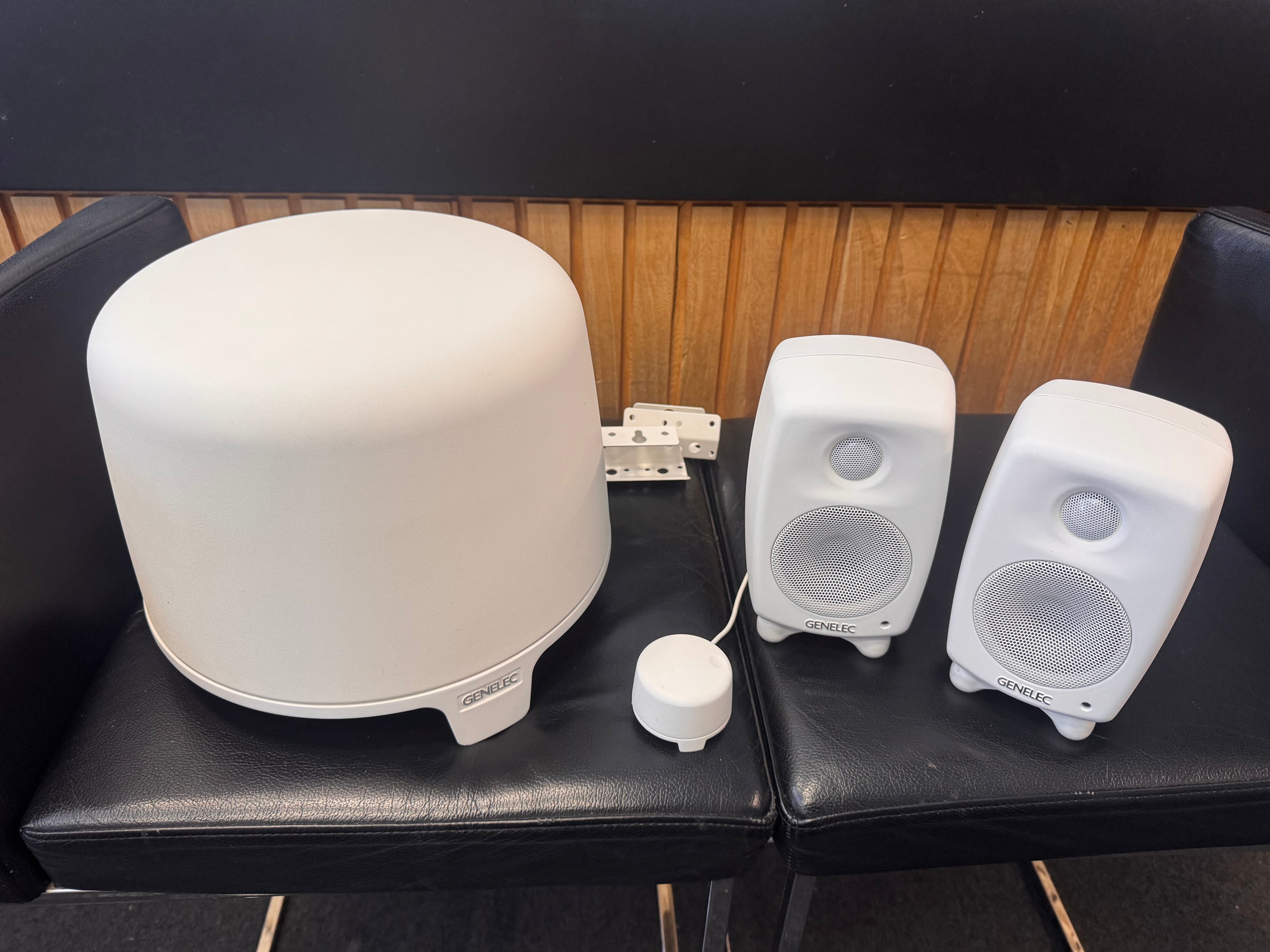 Genelec 5040A+ 2x6010A 2.1 paketti, vaihtolaite, Oulu