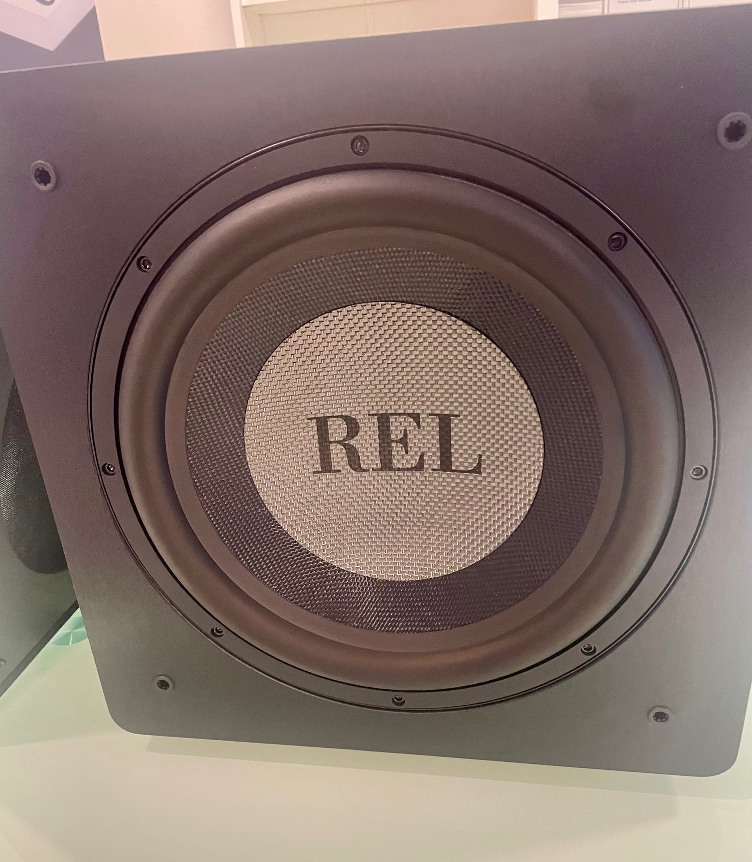 REL HT/1205 subwoofer, vaihtolaite, sijainti Hyvinkää