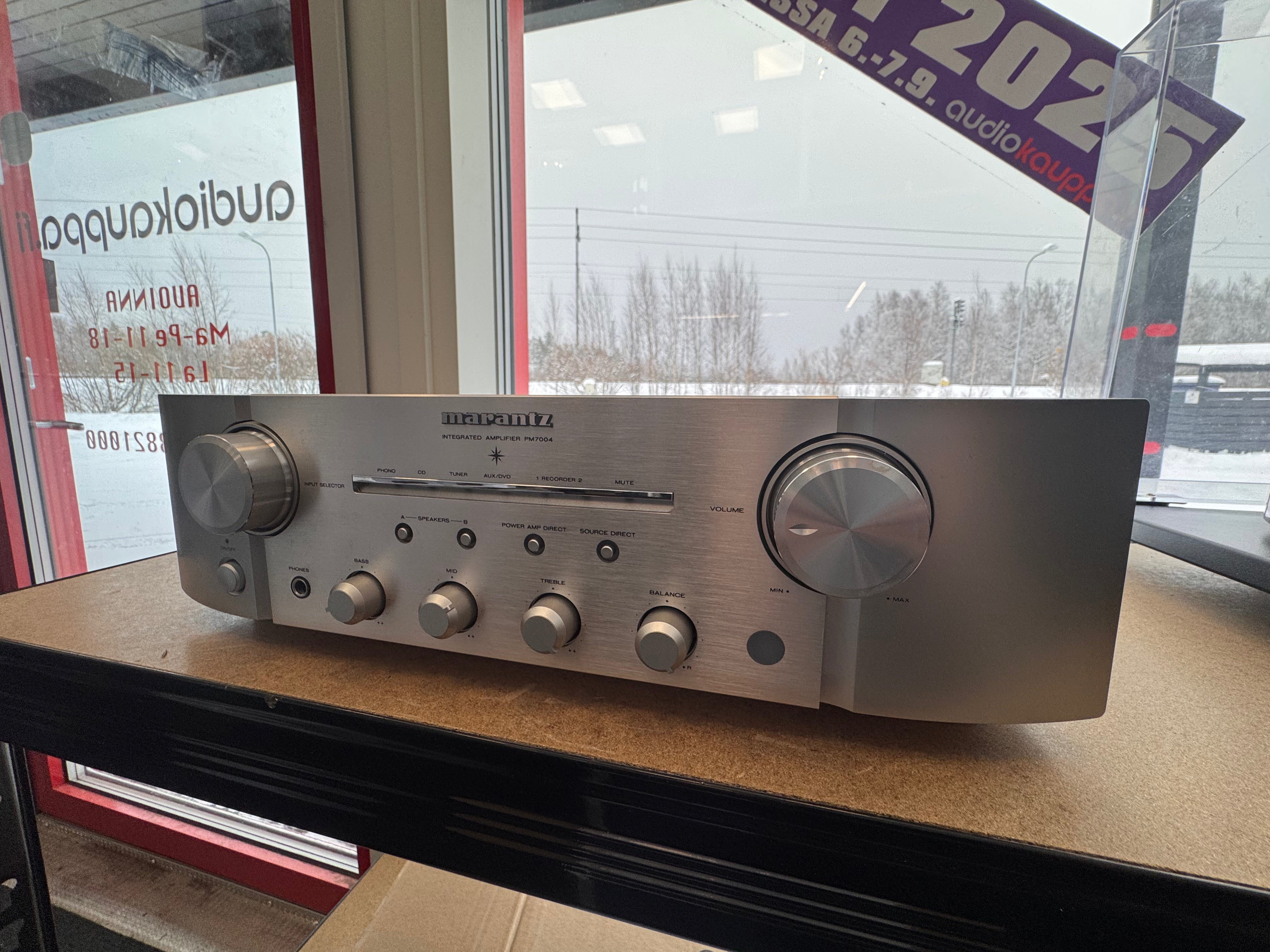 Marantz PM7004 integroitu vahvistin, vaihtolaite.