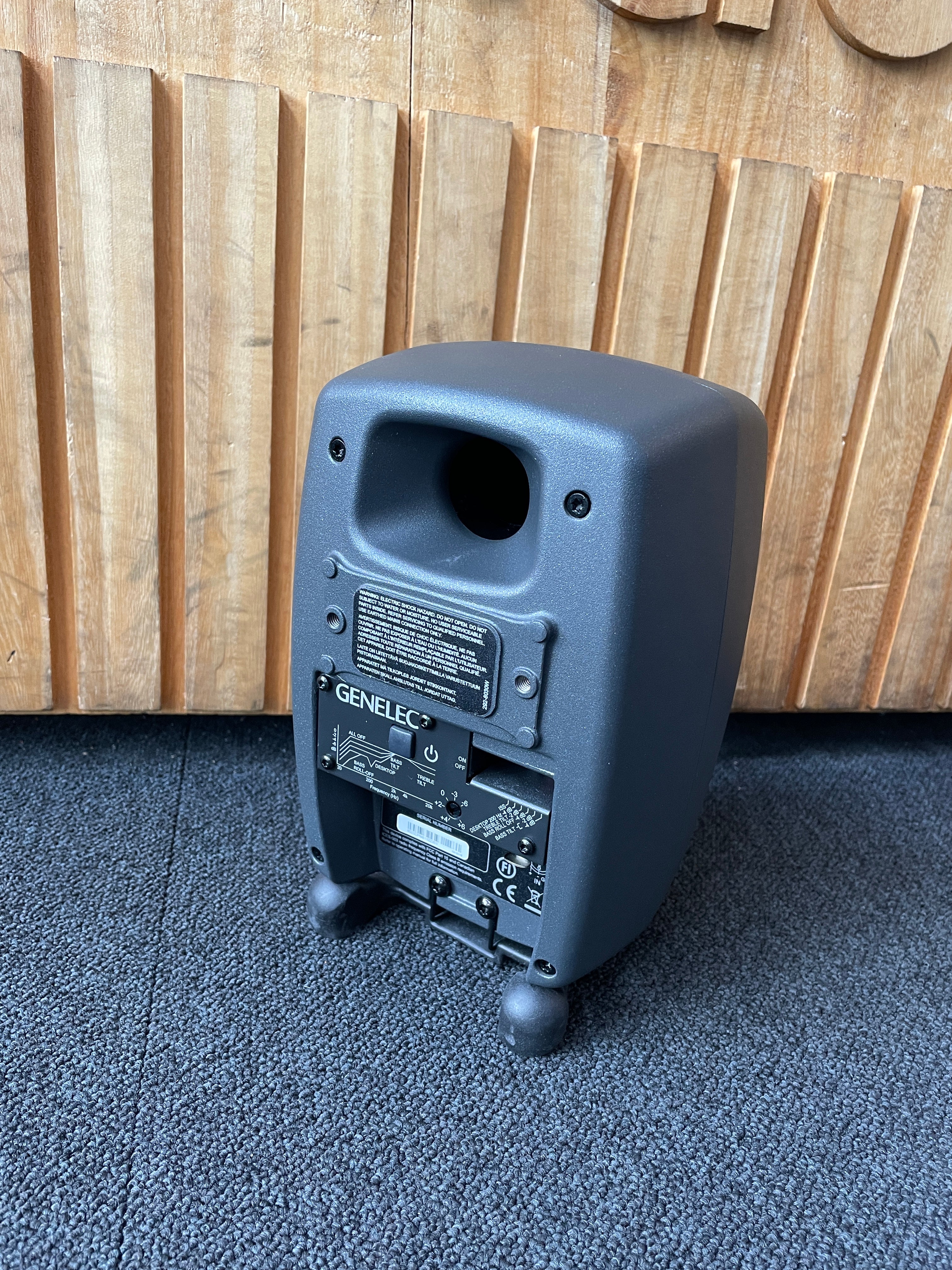 Genelec 8020D aktiivikaiutin vaihtolaite, sijainti Oulu.