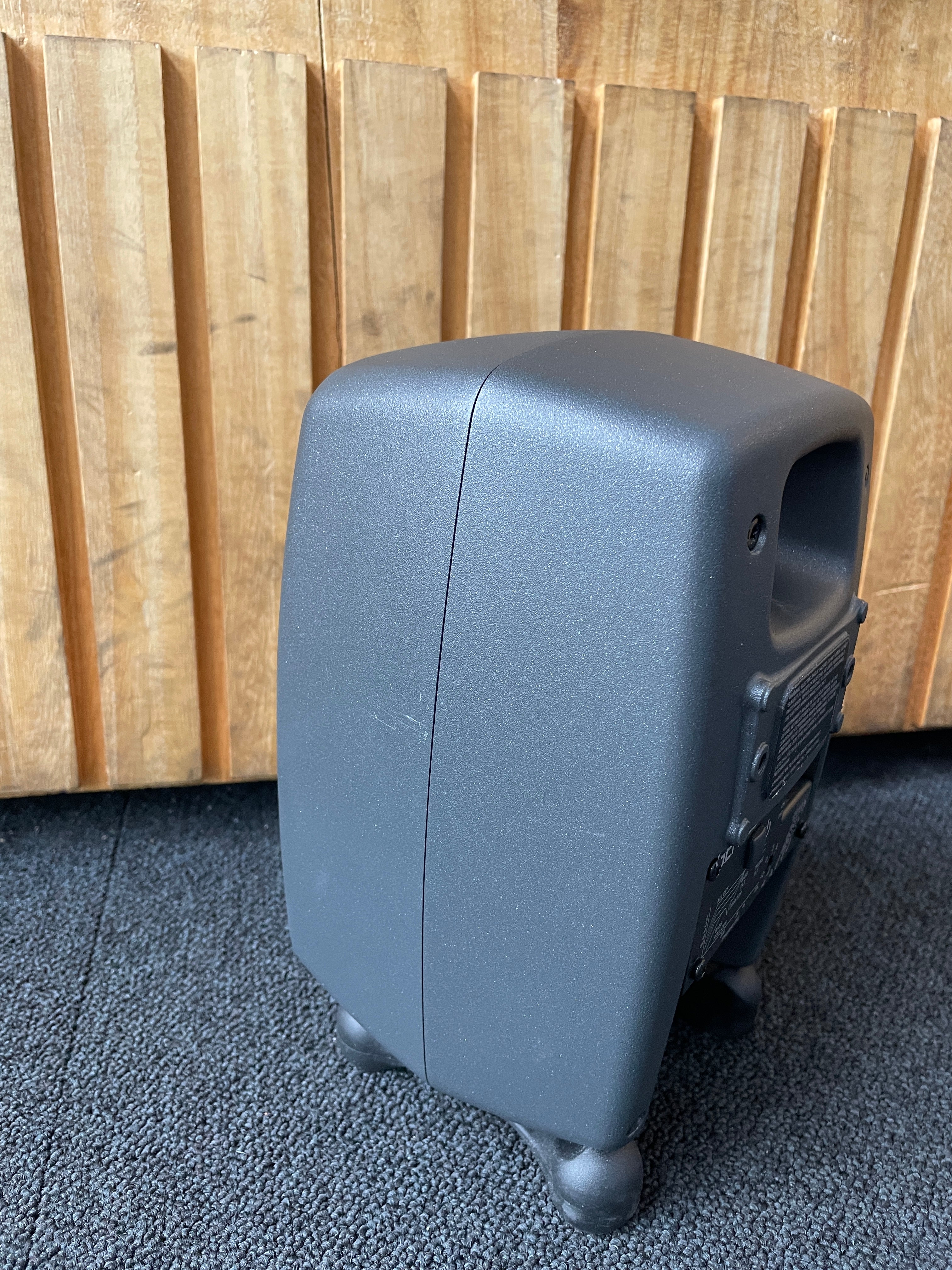 Genelec 8020D aktiivikaiutin vaihtolaite, sijainti Oulu.