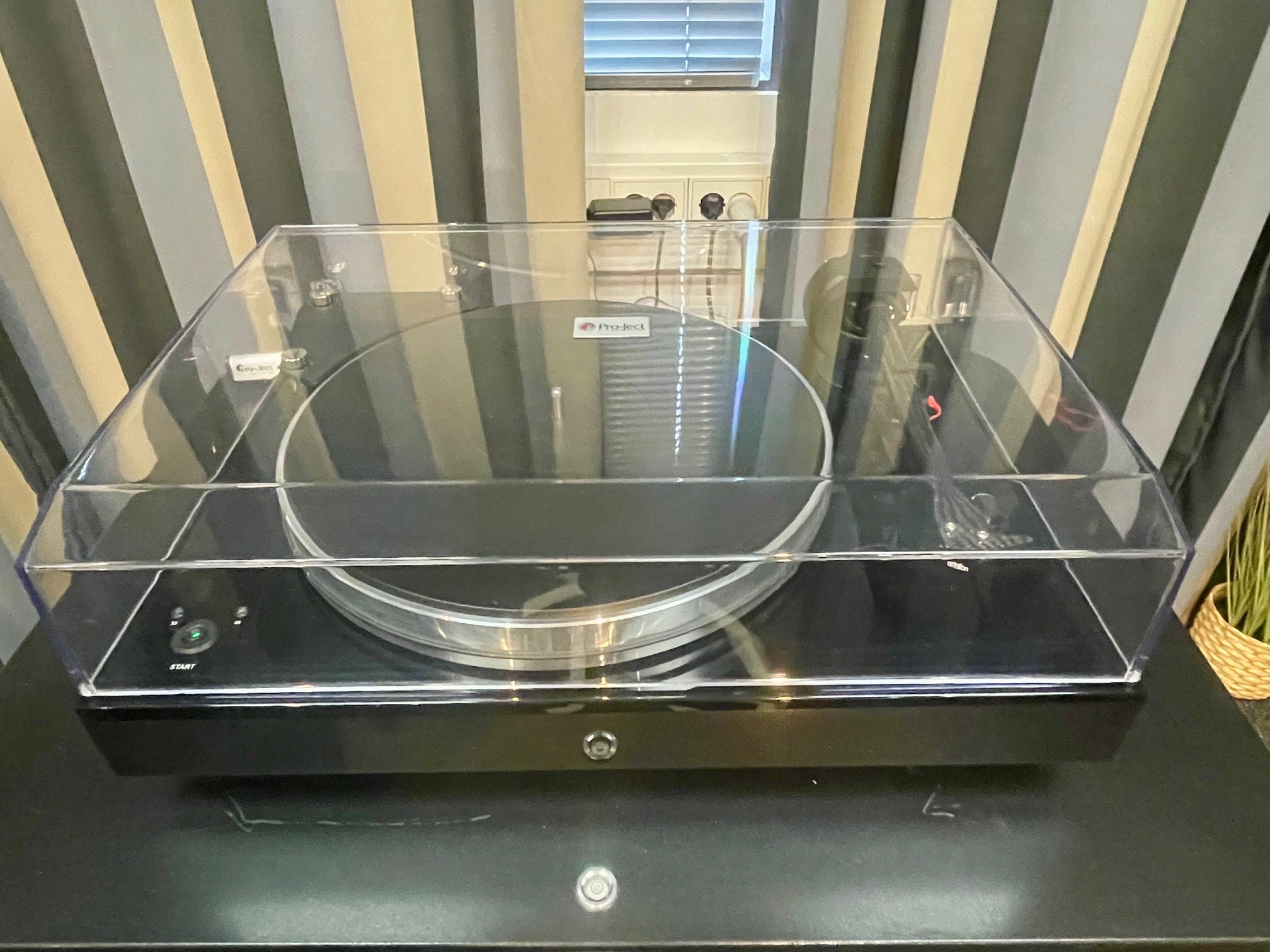 Pro-Ject Xtension 9 Evolution Superpack levysoitin, pianomusta, vaihtolaite, sijainti Hyvinkää