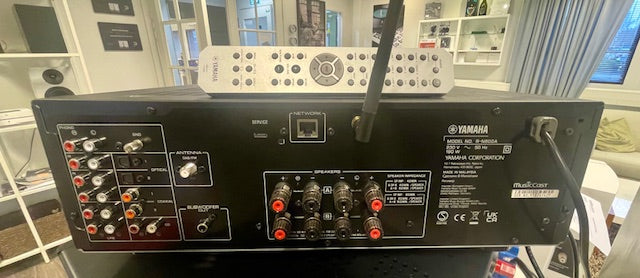 Yamaha R-N600A verkkovahvistin, vaihtolaite, musta, sijainti Hyvinkää