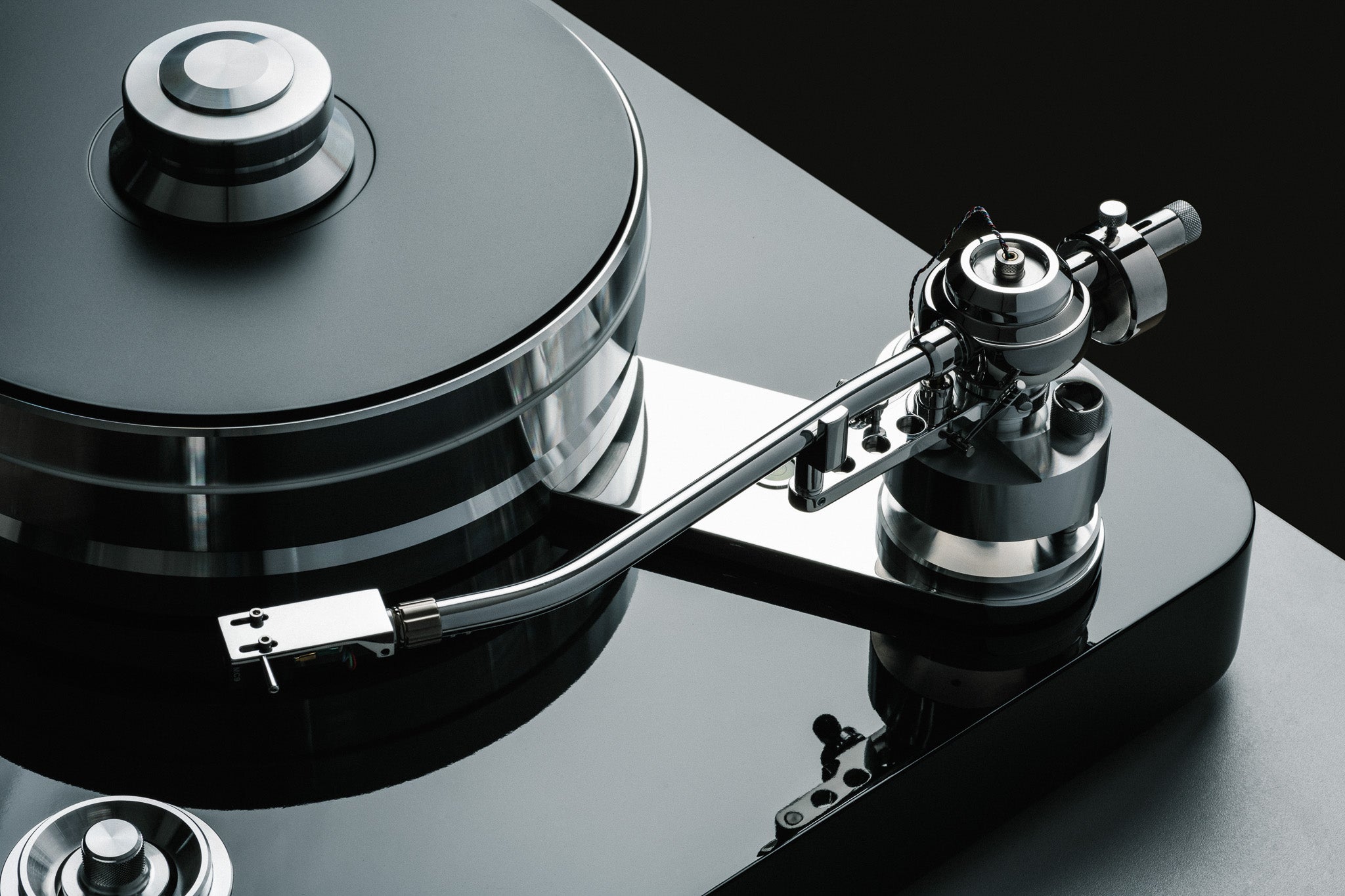 Pro-Ject Signature 12.2 High End Turntable