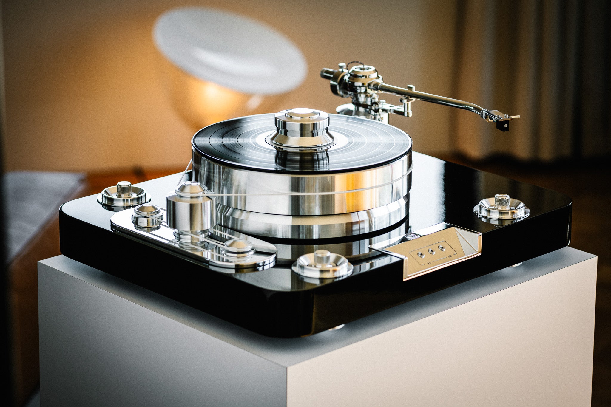 Pro-Ject Signature 12.2 High End Turntable