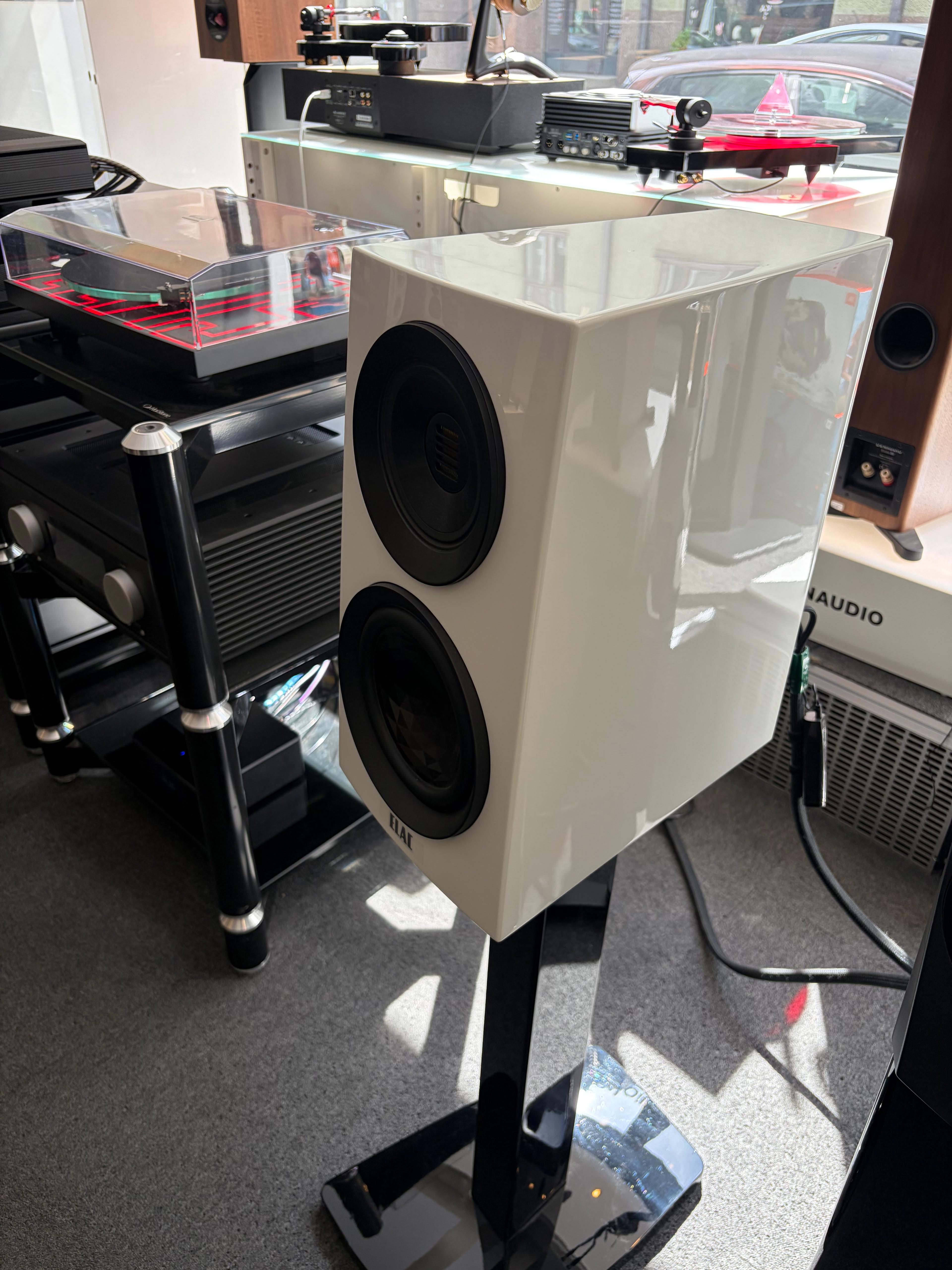 Elac Concentro S503.2 jalustakaiutinpari + Elac LS100 kaiutinjalustapari, myymälädemo
