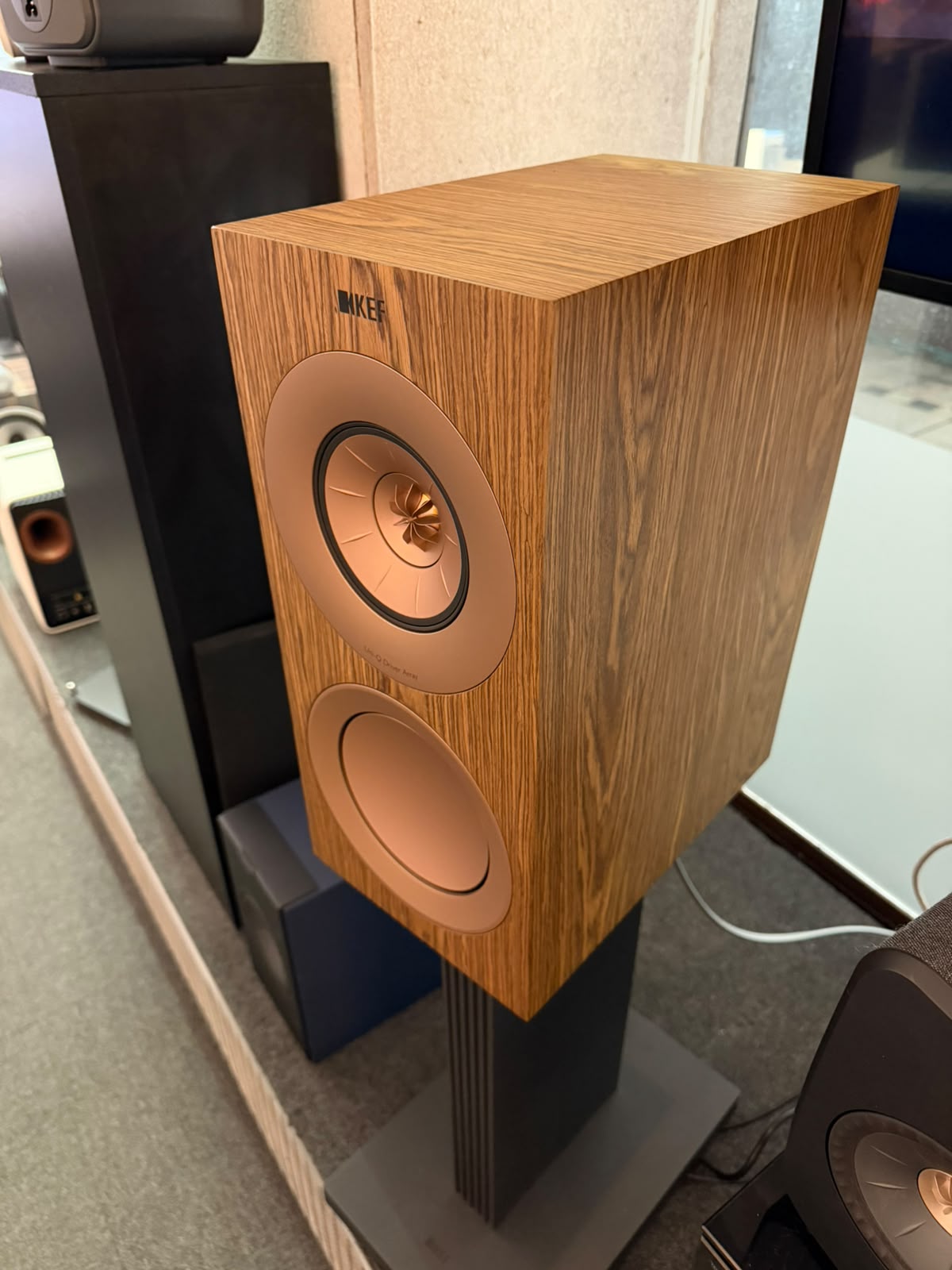 KEF R3 jalustakaiutinpari, vaihto, Helsinki