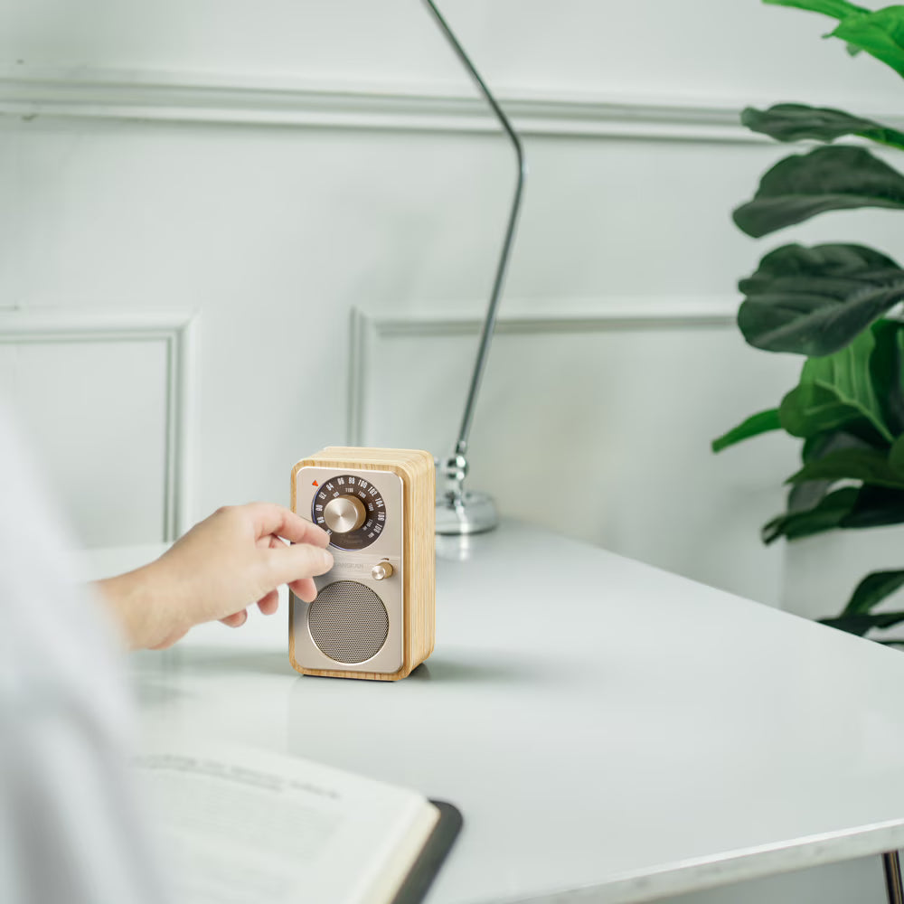 Sangean WR-9 pöytäradio