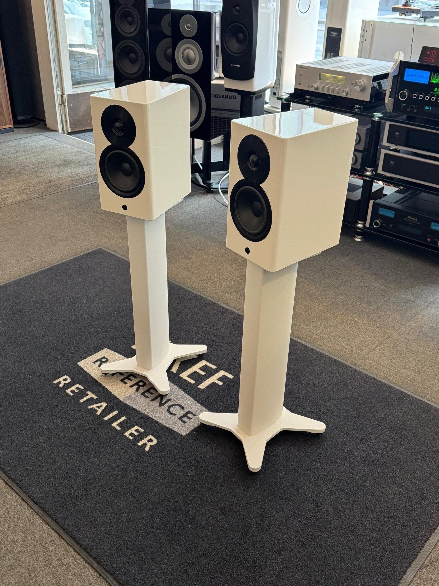Dynaudio Focus 10 langaton DSP - kaiutinpari ja jalustat, vaihtopari - Audiokauppa.fi