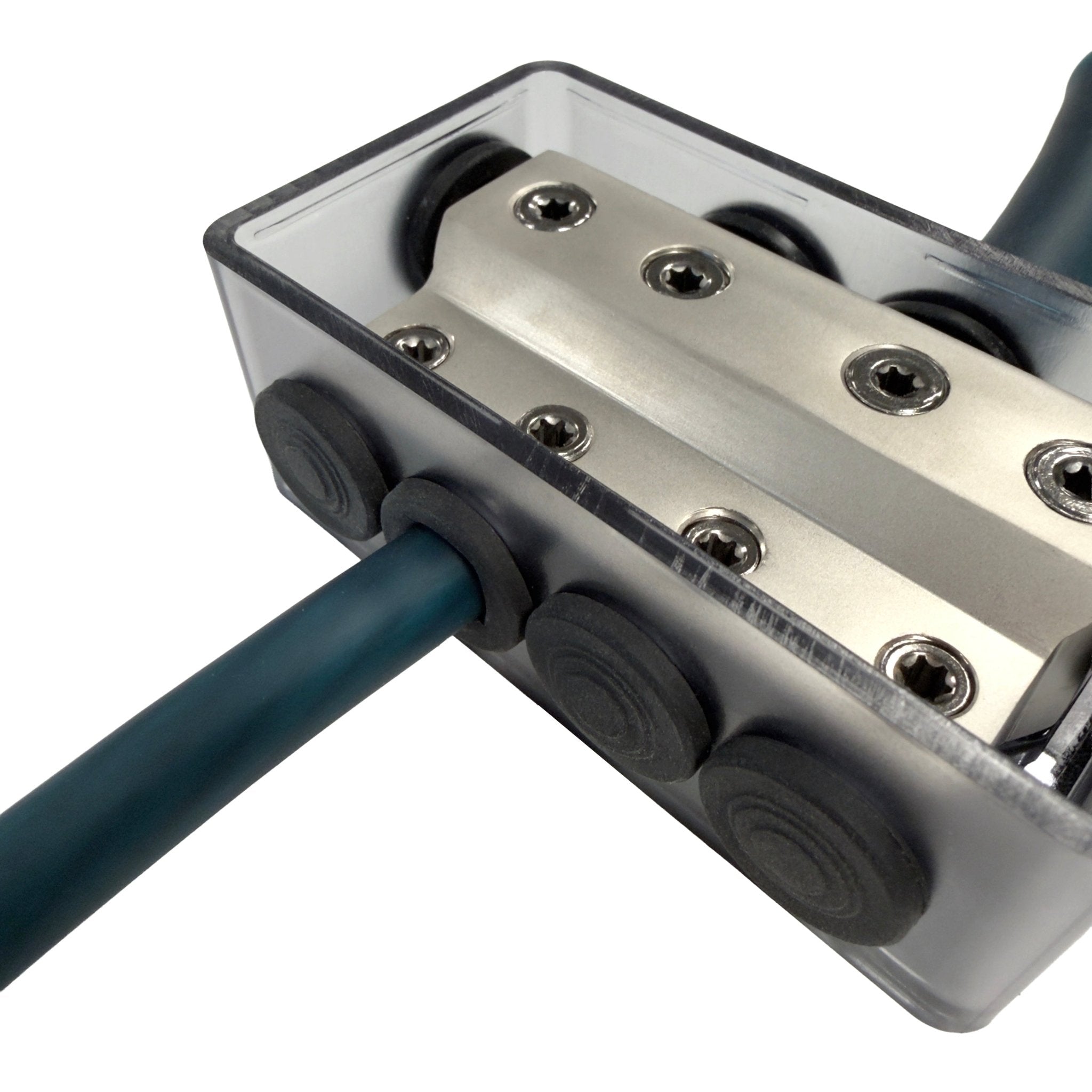 FOUR STAGE 2 jakoblokki 4X50MM2 TO 4X25MM2 - Audiokauppa.fi