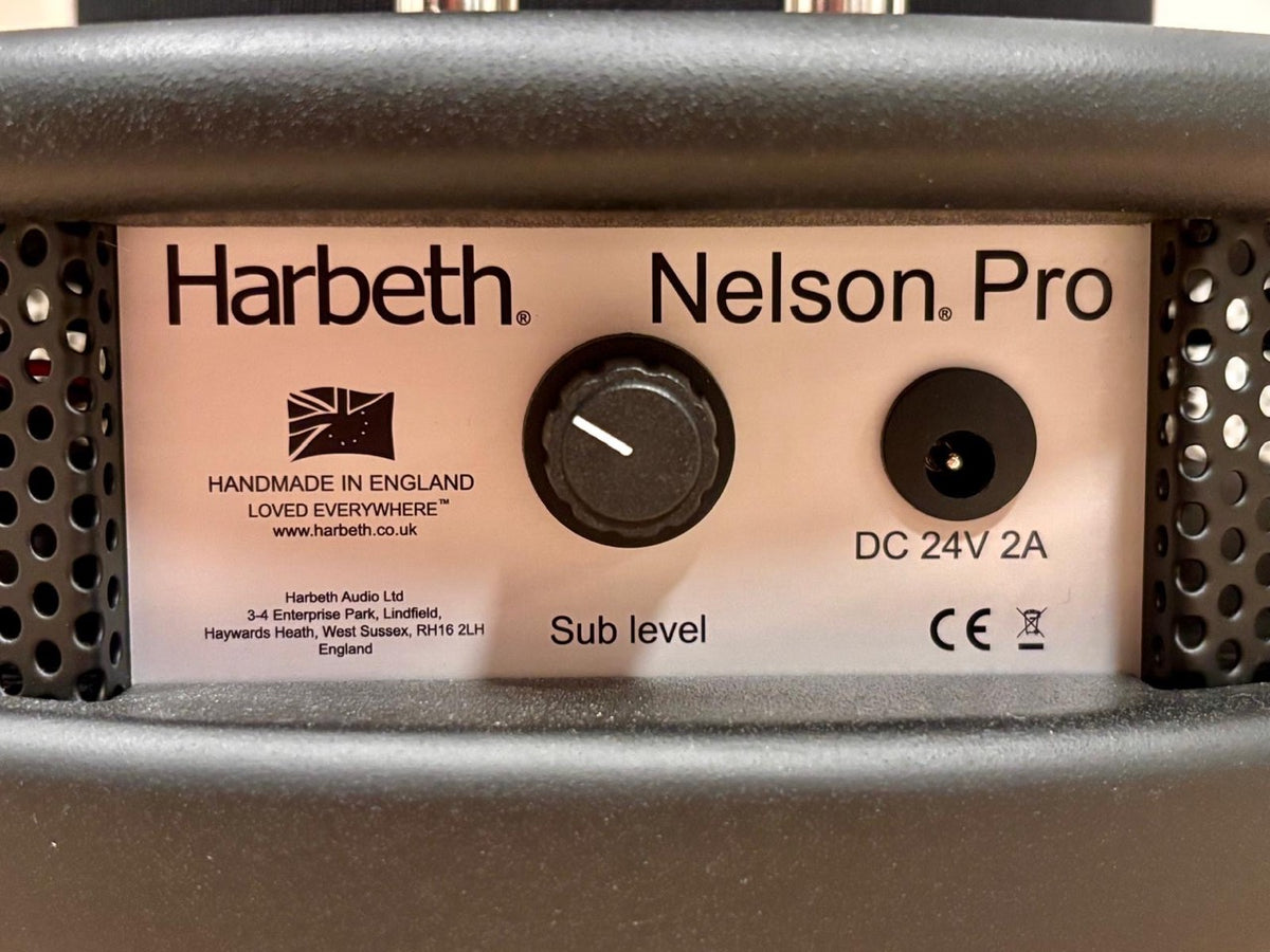 Harbeth Nelson Pro -mallimerkintä, bassotason säätö ja virtaliitäntä