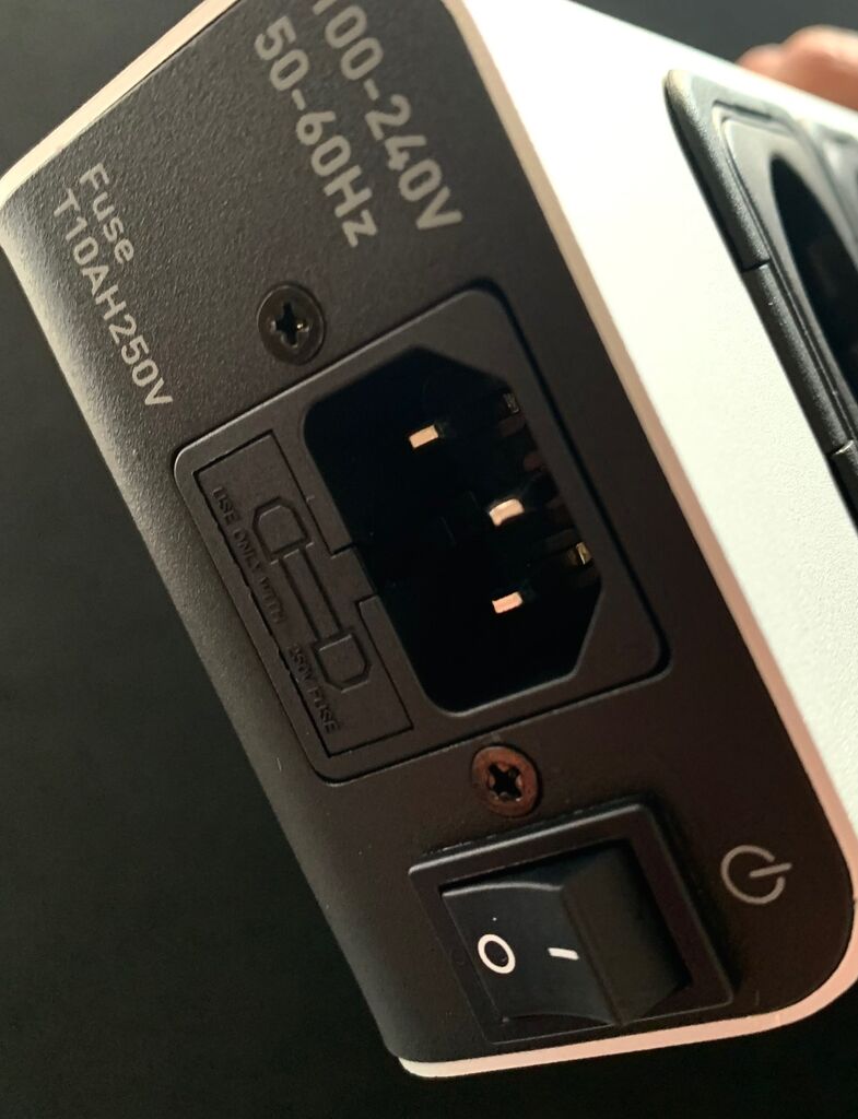 IsoTek V5 Polaris virtasuodin - Audiokauppa.fi