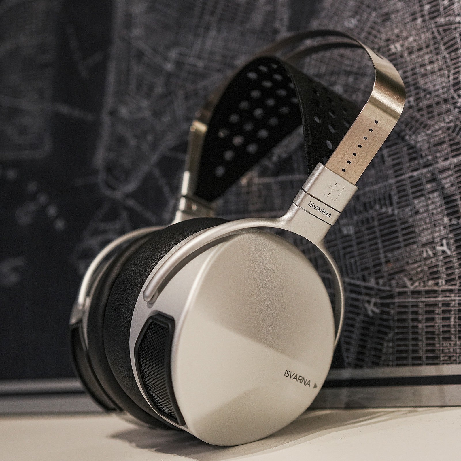 Hifiman Isvarna hybridi-sankakuulokkeet