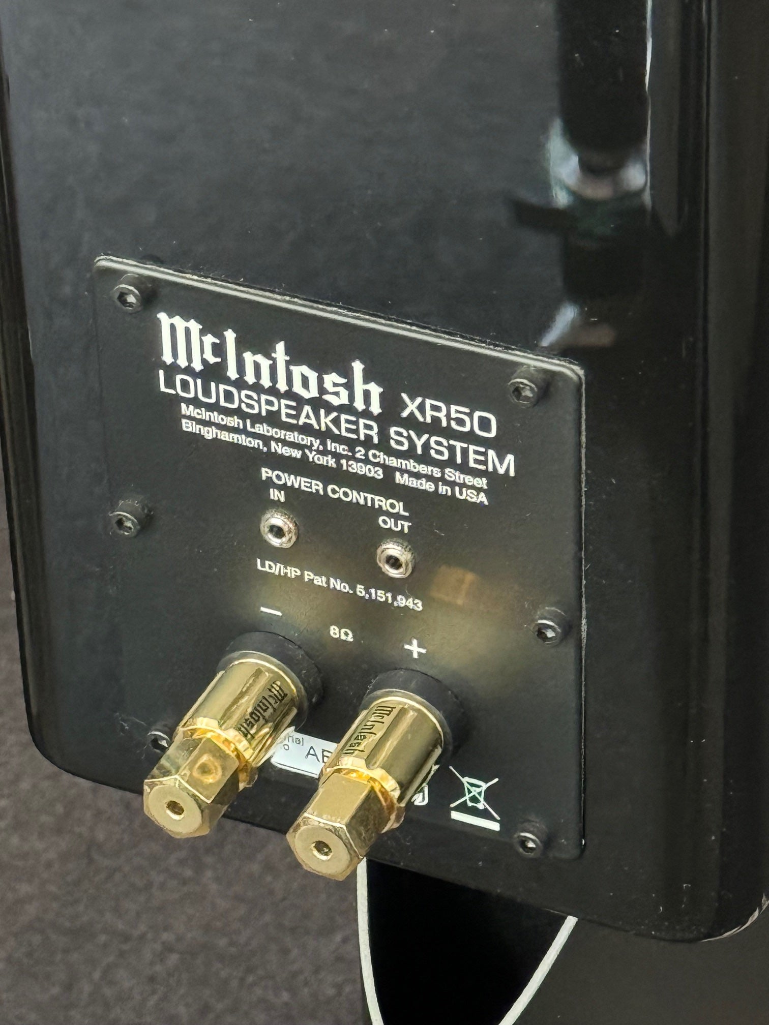 McIntosh XR50 jalustakaiutinpari, kiiltomusta vaihtopari