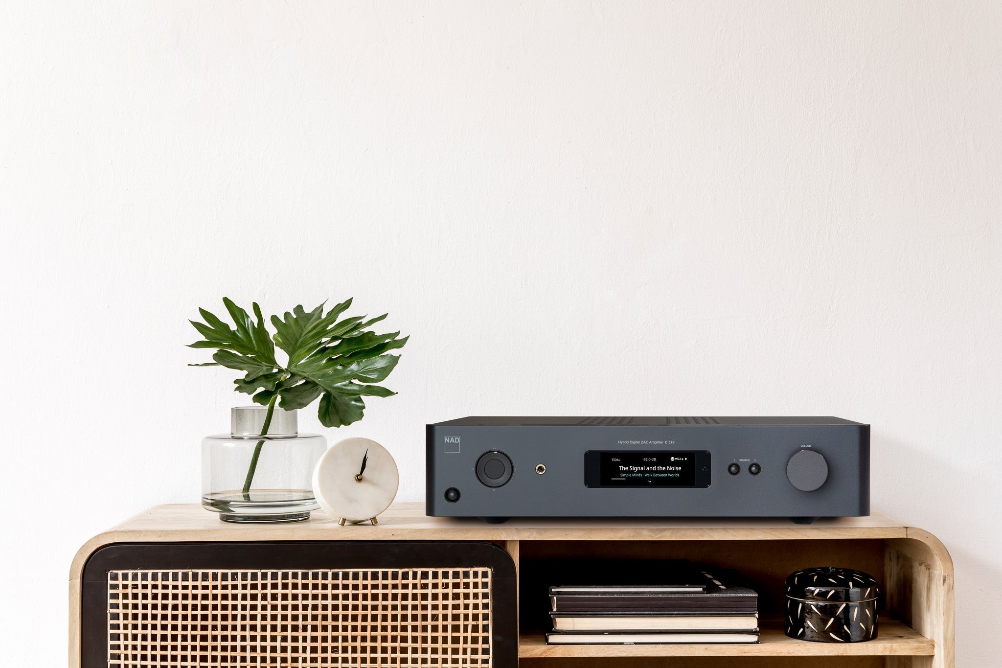 NAD C 379 Hybrid Digital DAC vahvistin - Audiokauppa.fi