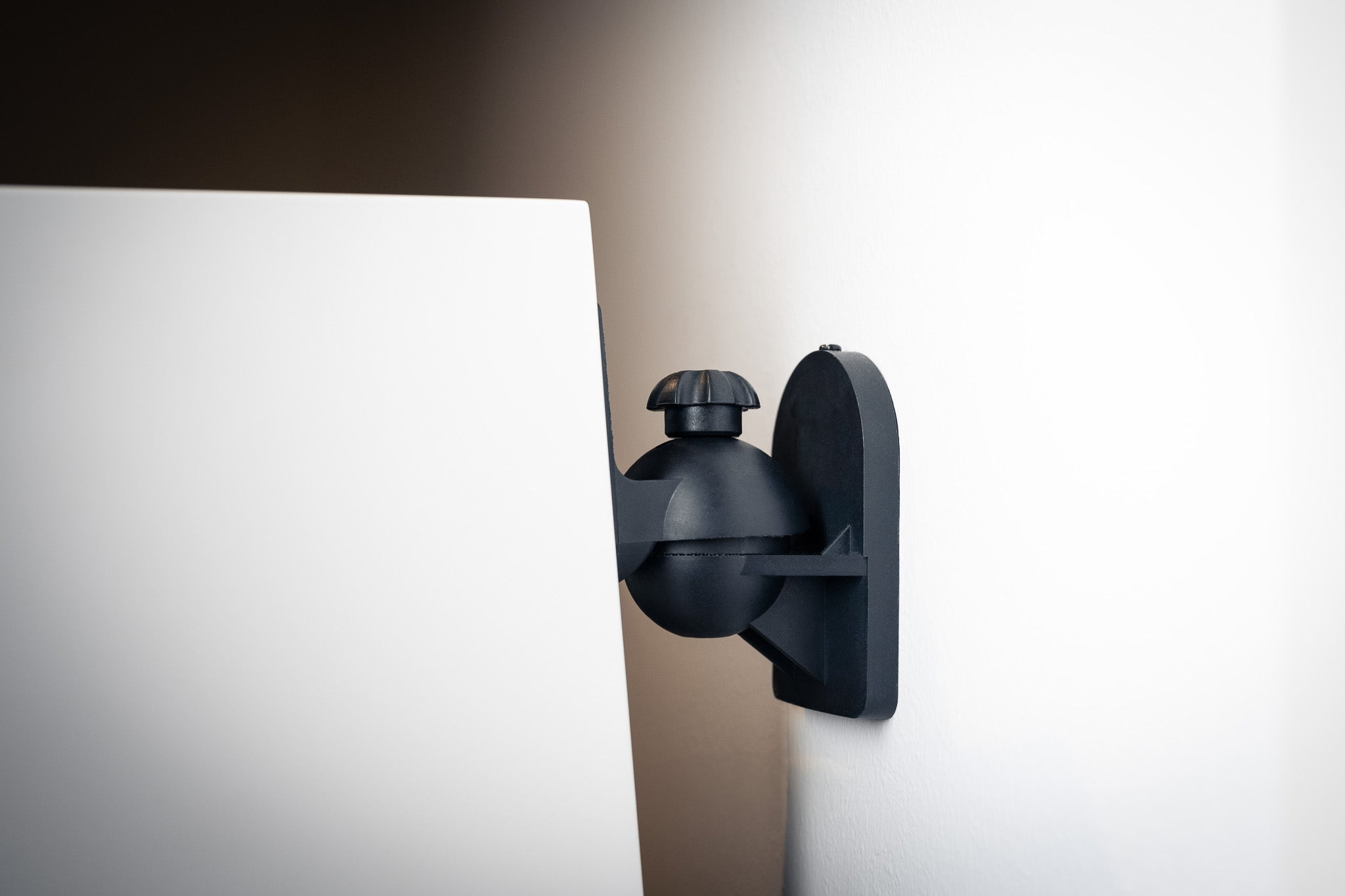 Pro - Ject Wallmount Speaker Box 3, kaiuttimien seinäteline SB3 - Audiokauppa.fi