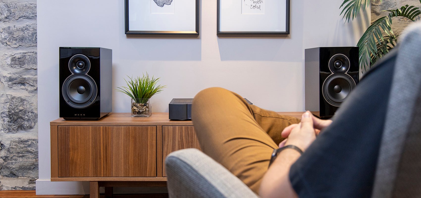 Simaudio MOON Voice 22 jalustakaiutinpari - Audiokauppa.fi