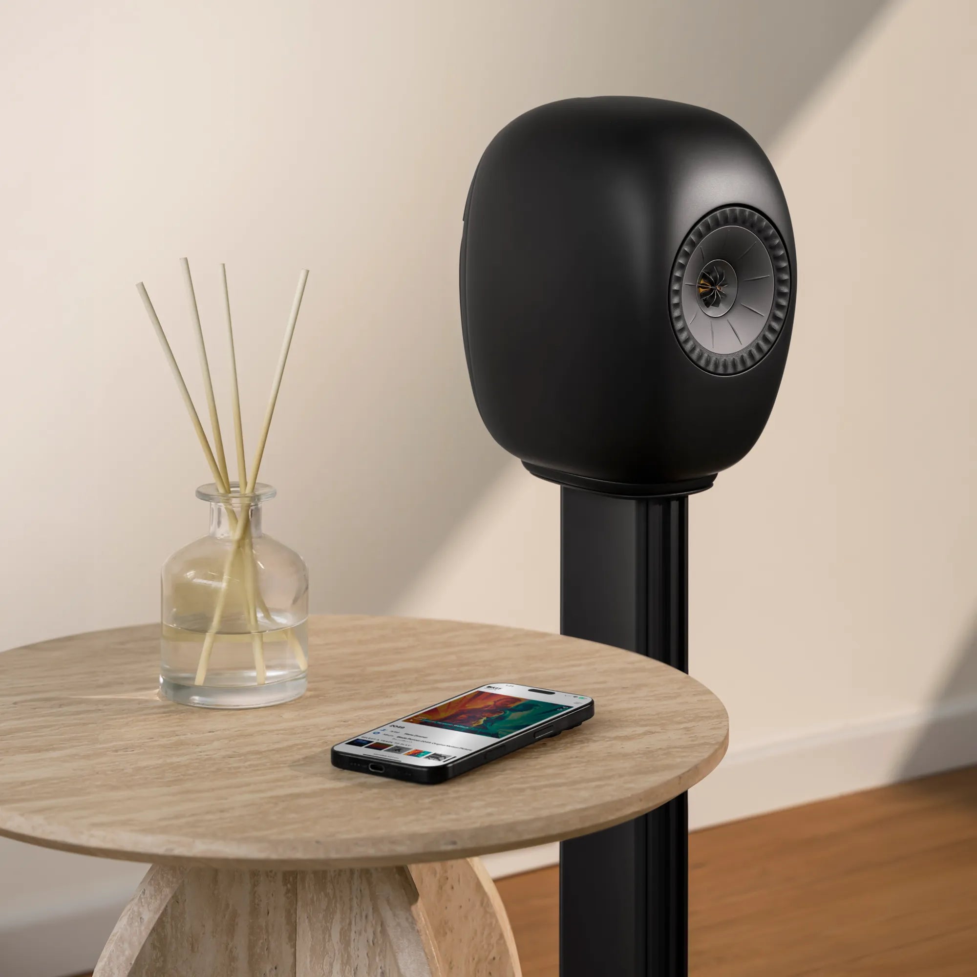 KEF S-LUXE Floor Stand kaiutinjalustapari