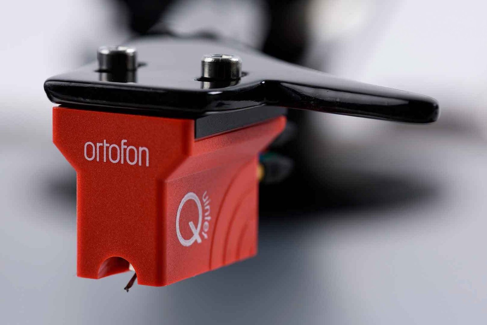 Pro-Ject The Classic EVO turntable Ortofon Quintet Red